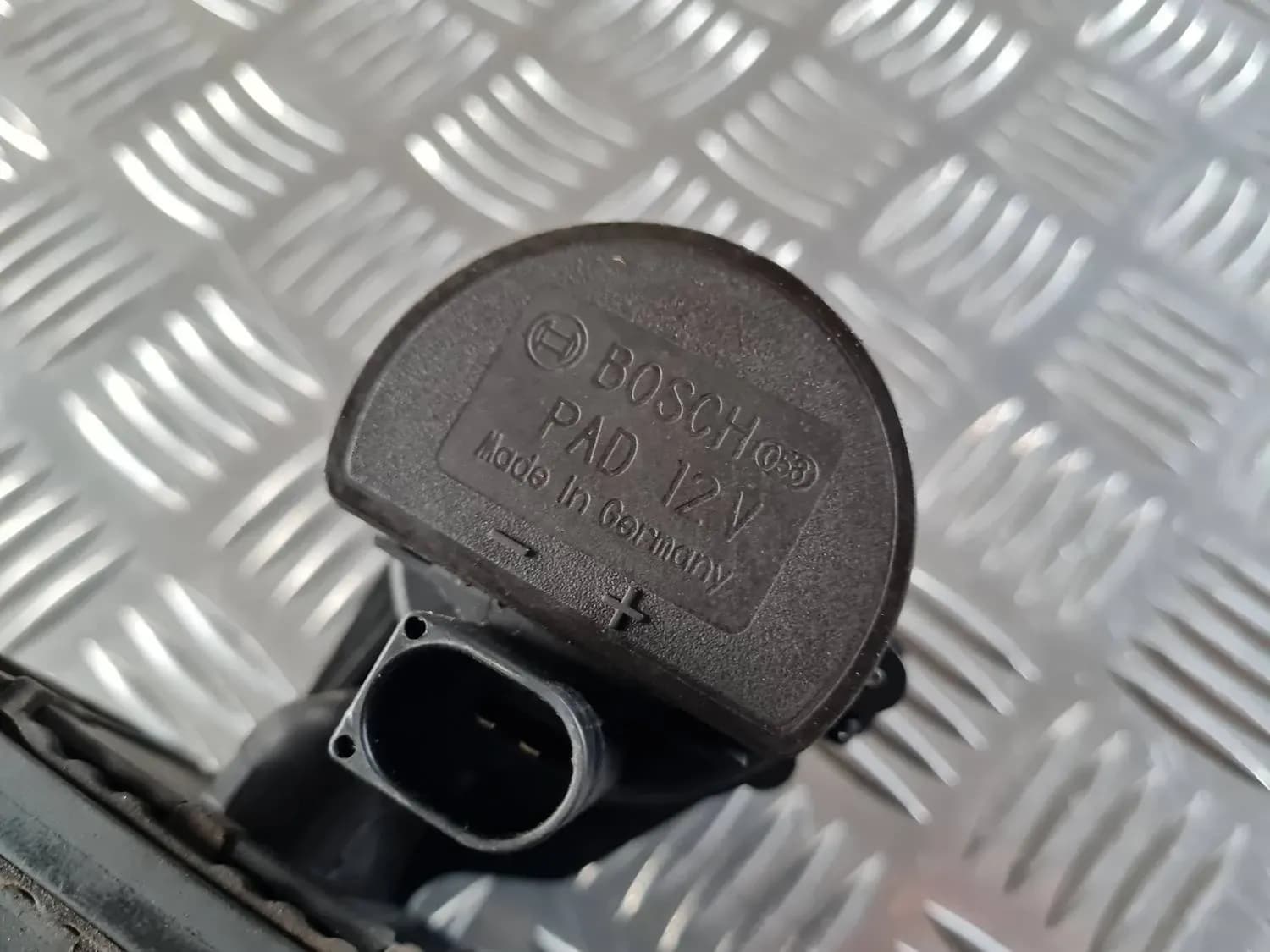 Apsildes radiatora vārsts AUDI A6 2008 - foto 2