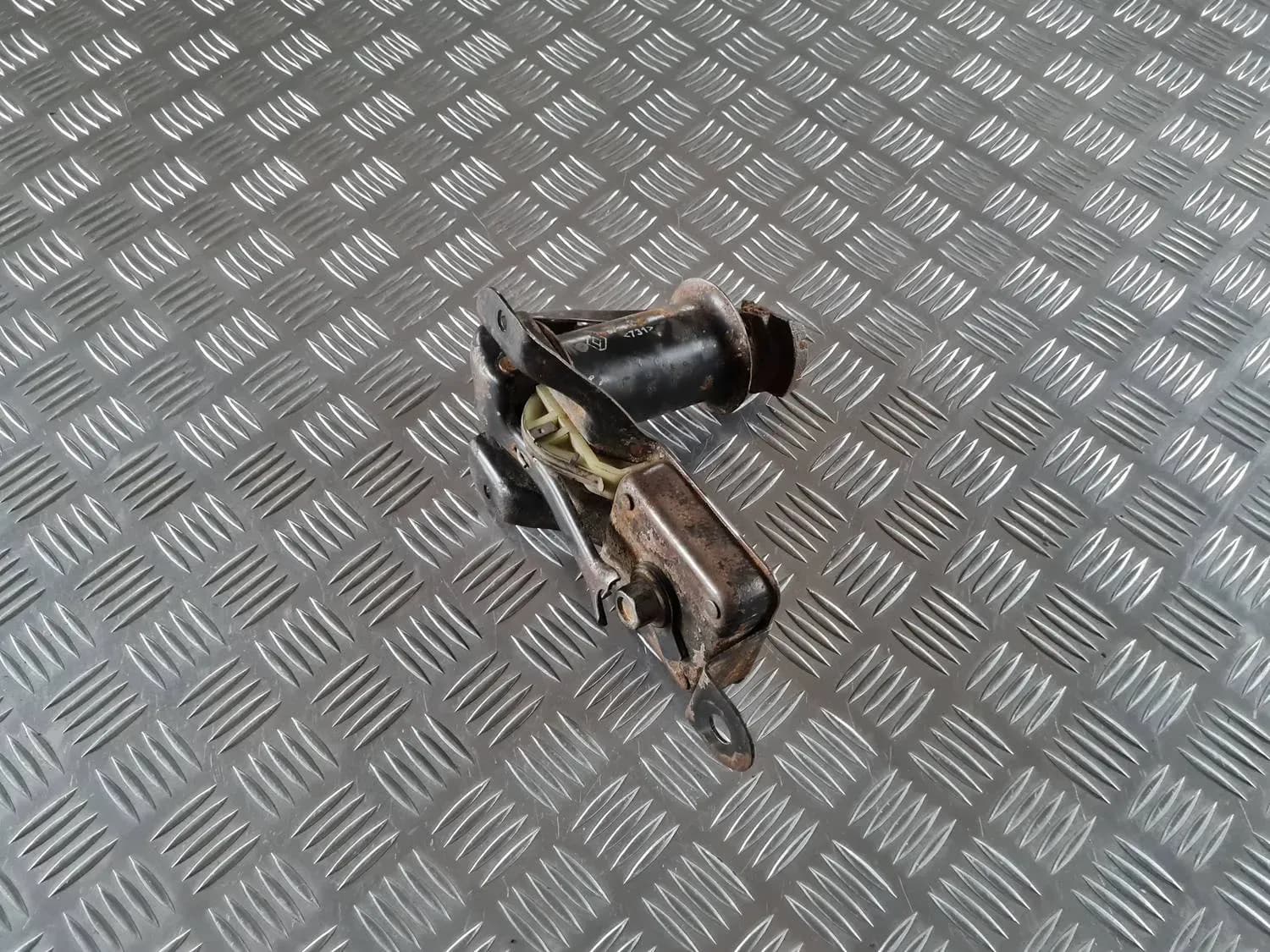 Rezerves riepas pacēlšanas mehānisms RENAULT SCENIC III 2011 - foto 4