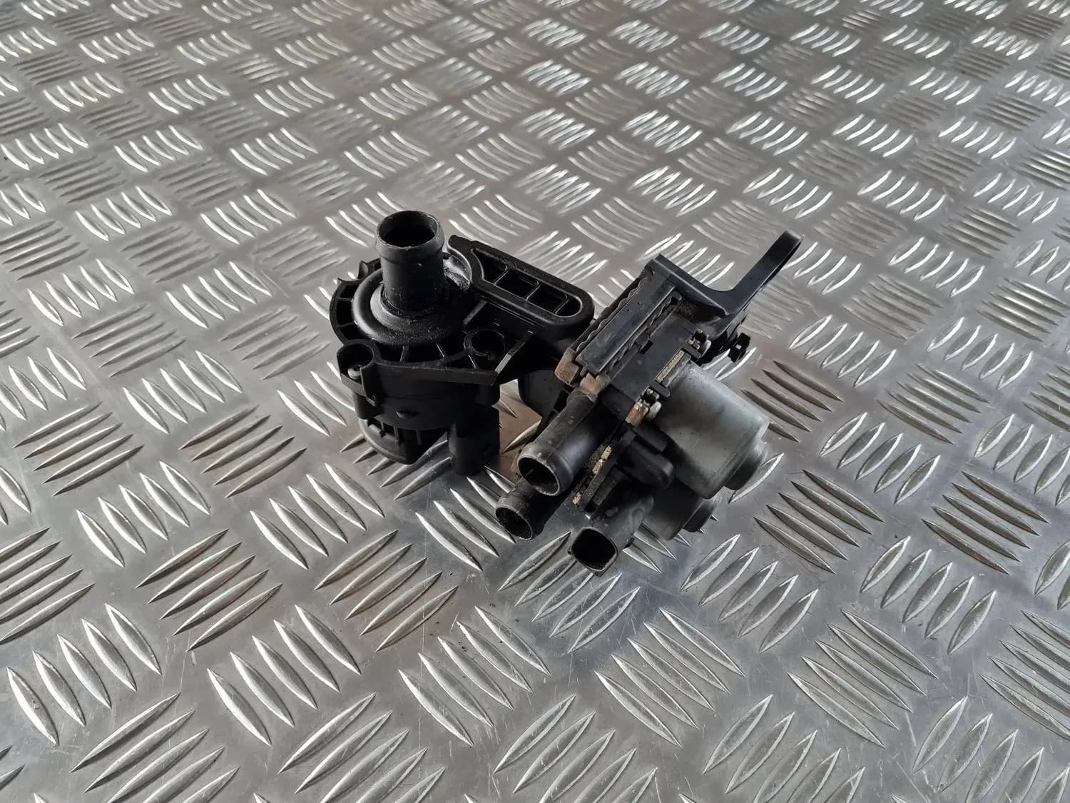 Apsildes radiatora vārsts AUDI A6 2008 - foto 5