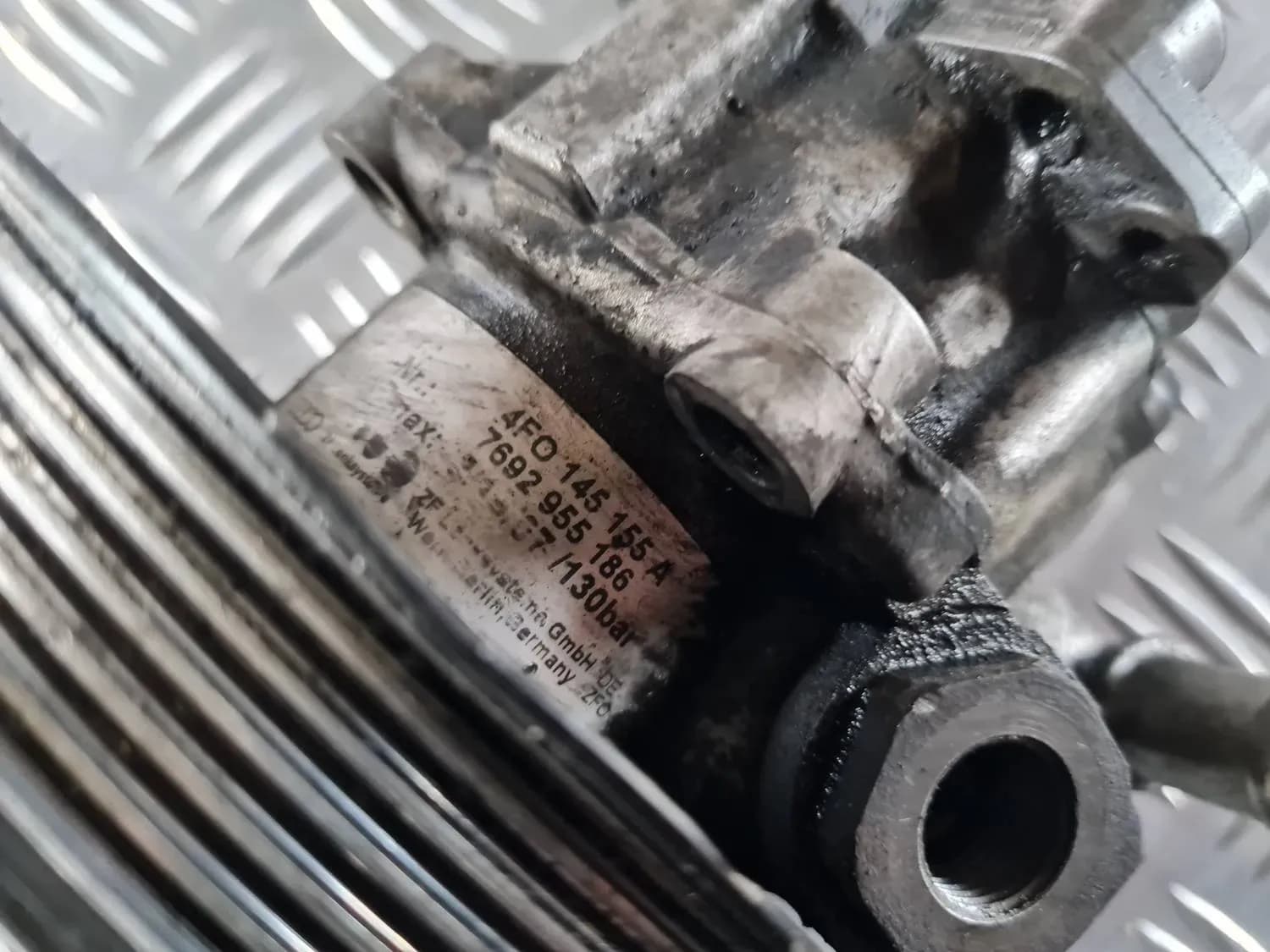 Hidrauliskais pastiprinātājs AUDI A6 2008 - foto 3