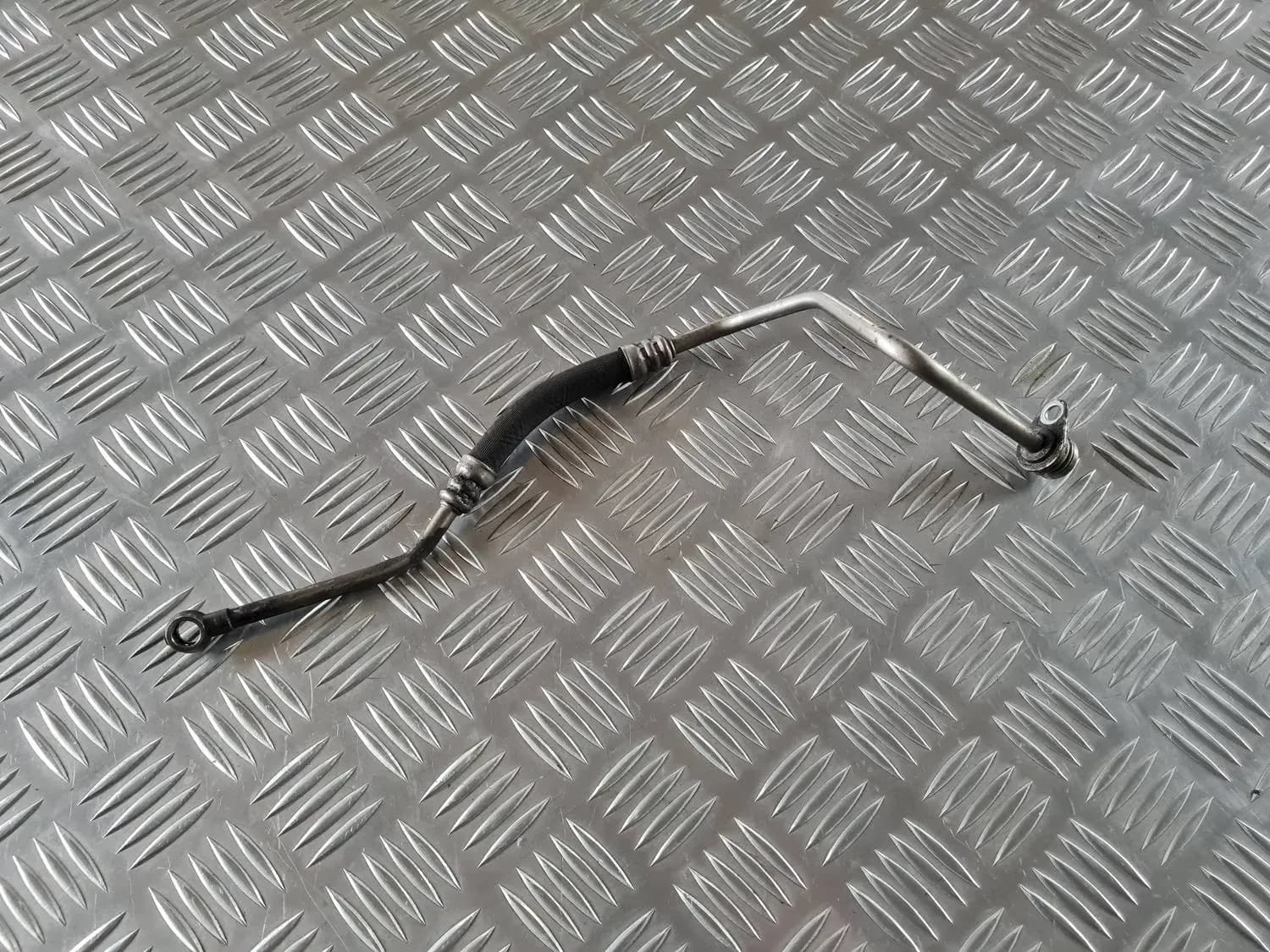 Turbīnas caurule AUDI A6 2008 - foto 2