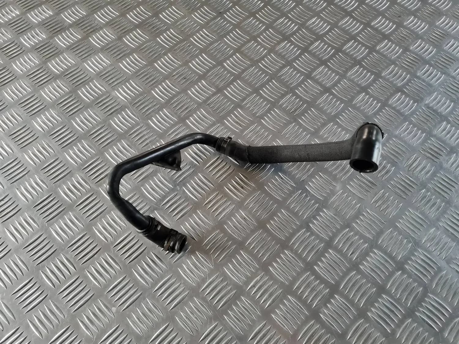 Kartera ventilācijas caurule AUDI A6 2008 - foto 3