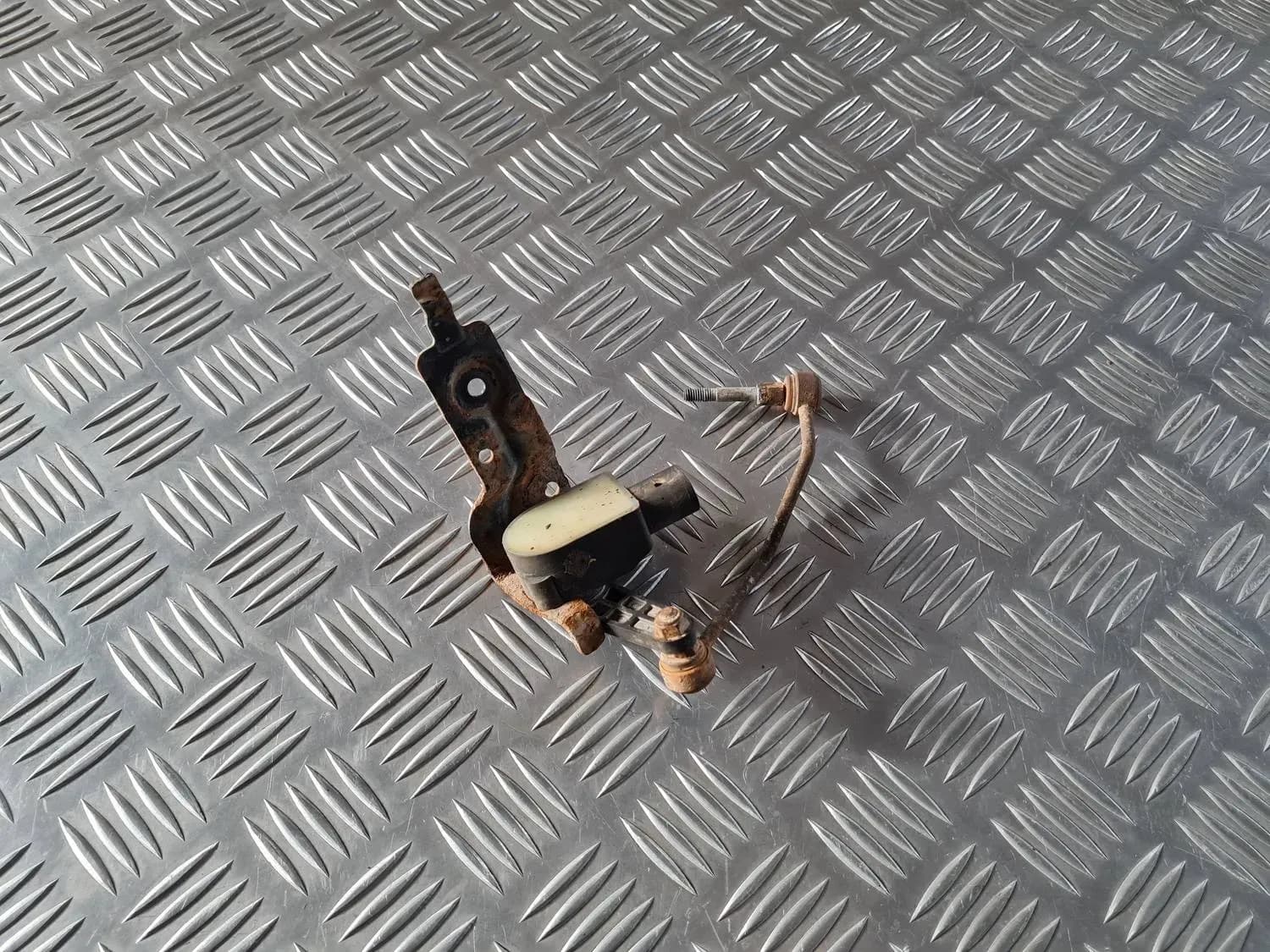 Lukturu diapazona korekcijas sensors, priekšā AUDI A6 2008 - foto 1