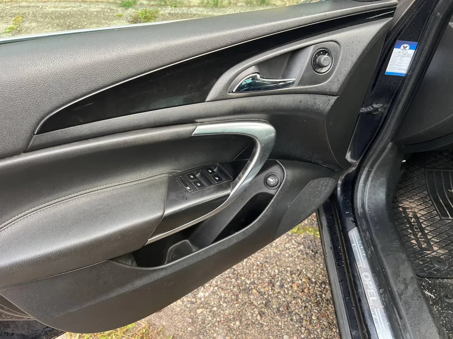 Foto van de gedemonteerde auto 4