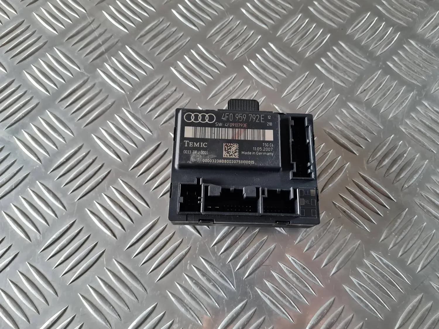 Komforta vadības bloks AUDI A6 2008