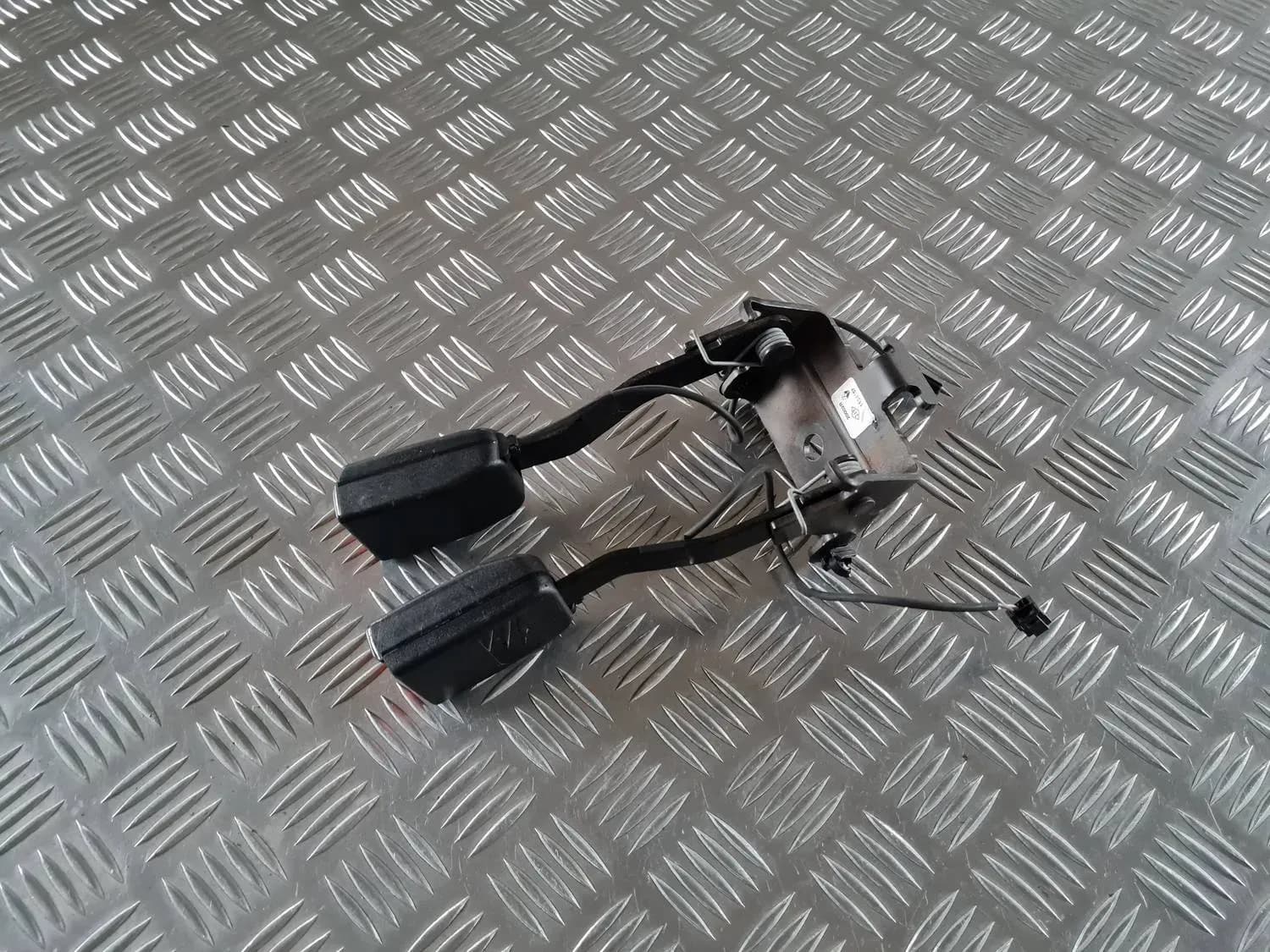 Aizmugurējā dubultā drošības jostas sprādze RENAULT SCENIC III 2011