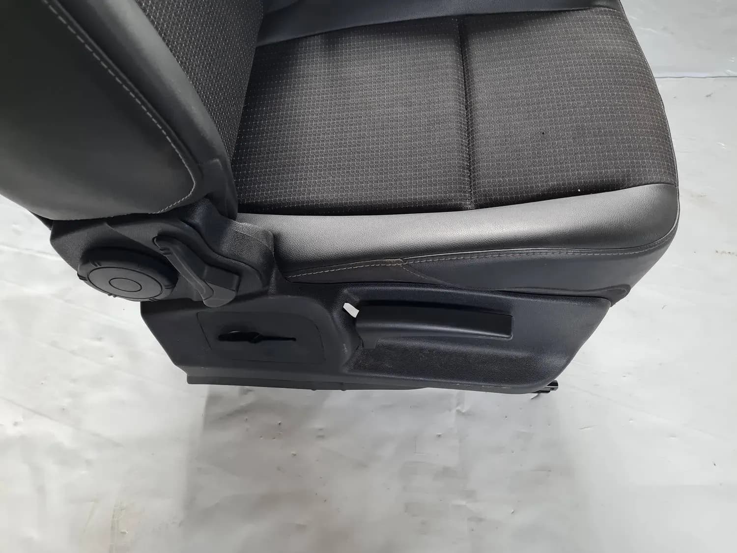 Priekšējais labais sēdeklis RENAULT SCENIC III 2011 - foto 8