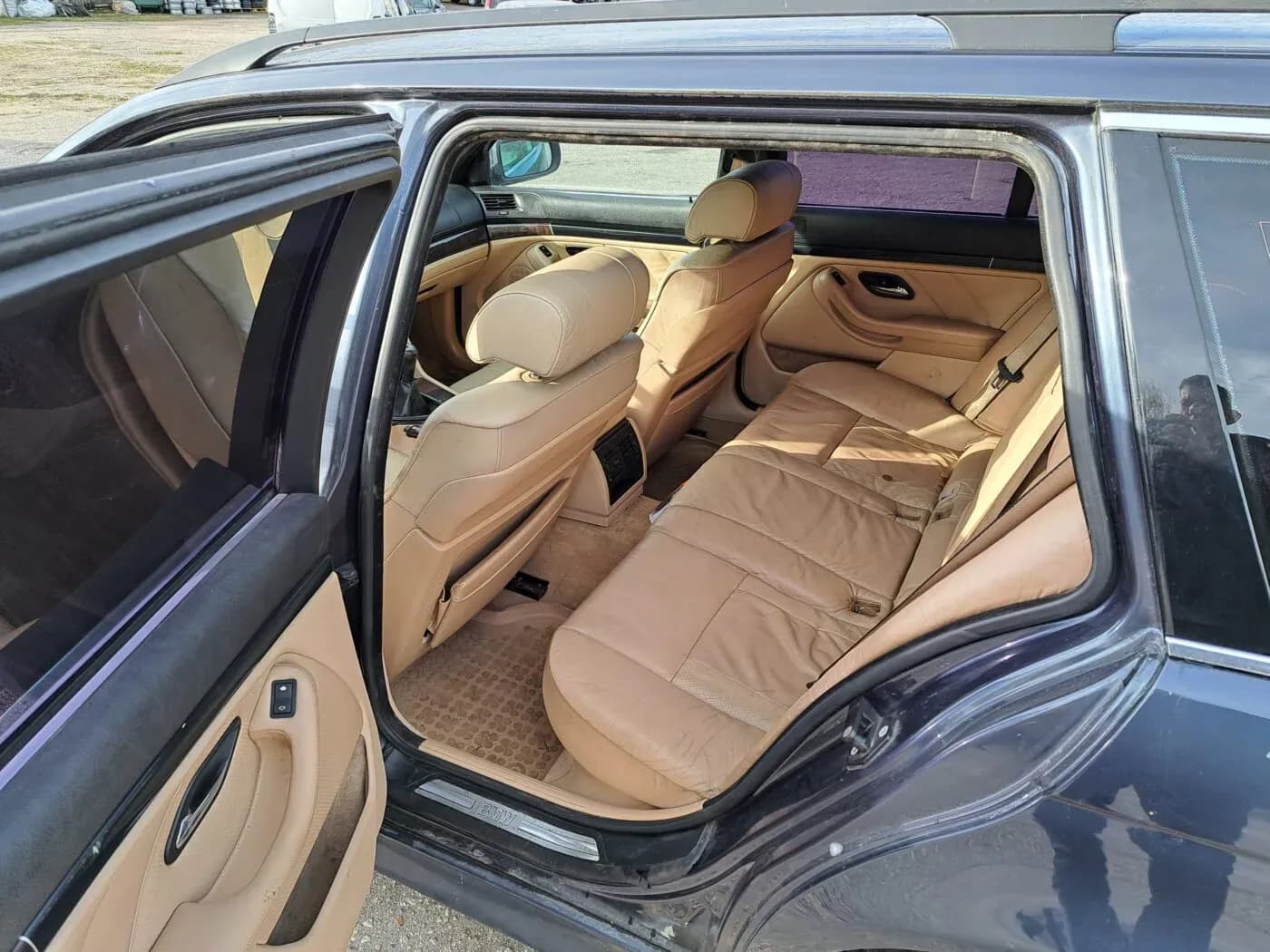 Foto izjauktais auto 2