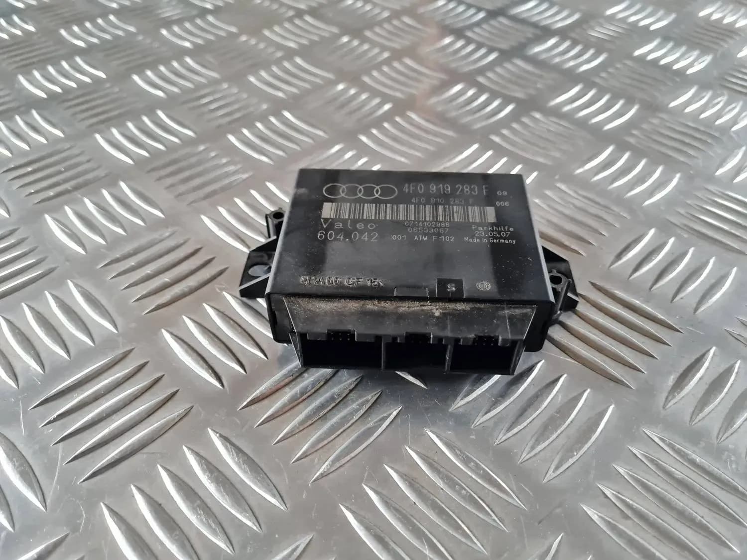 Parkošanās devēju vadības bloks AUDI A6 2008 - foto 4