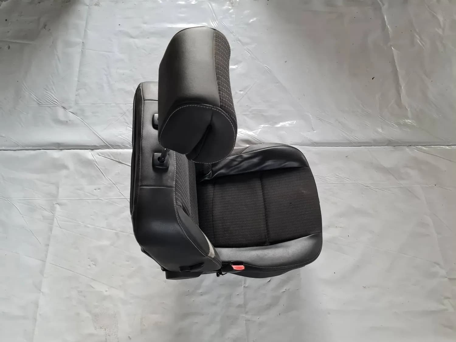 Priekšējais kreisais sēdeklis RENAULT SCENIC III 2011