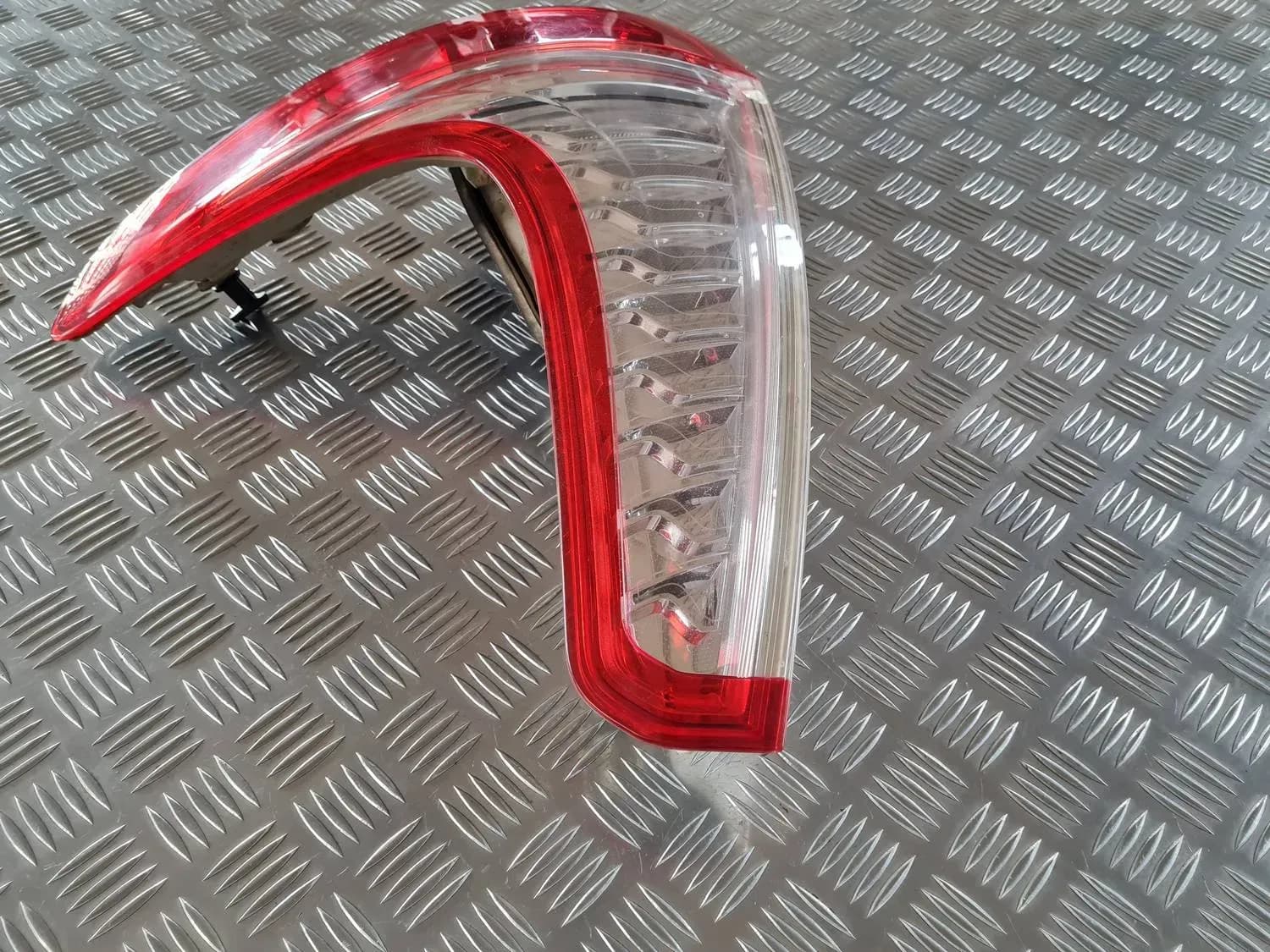 Aizmugurējais labais lukturis RENAULT SCENIC III 2011 - foto 4