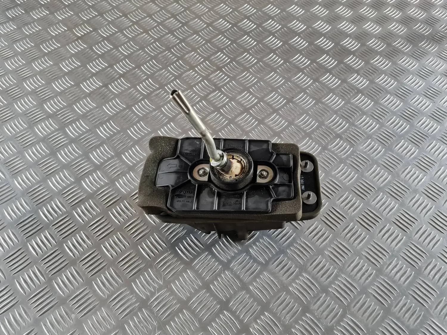 Ātrumu pārslēgšanas slēdzis AUDI A6 2008 - foto 1