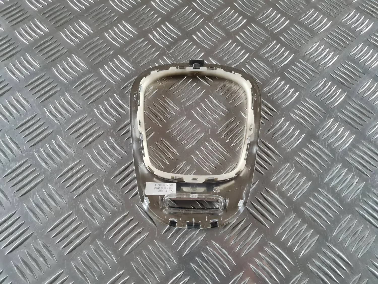 Centrālās konsoles dekoratīvais rāmis RENAULT SCENIC III 2011 - foto 3
