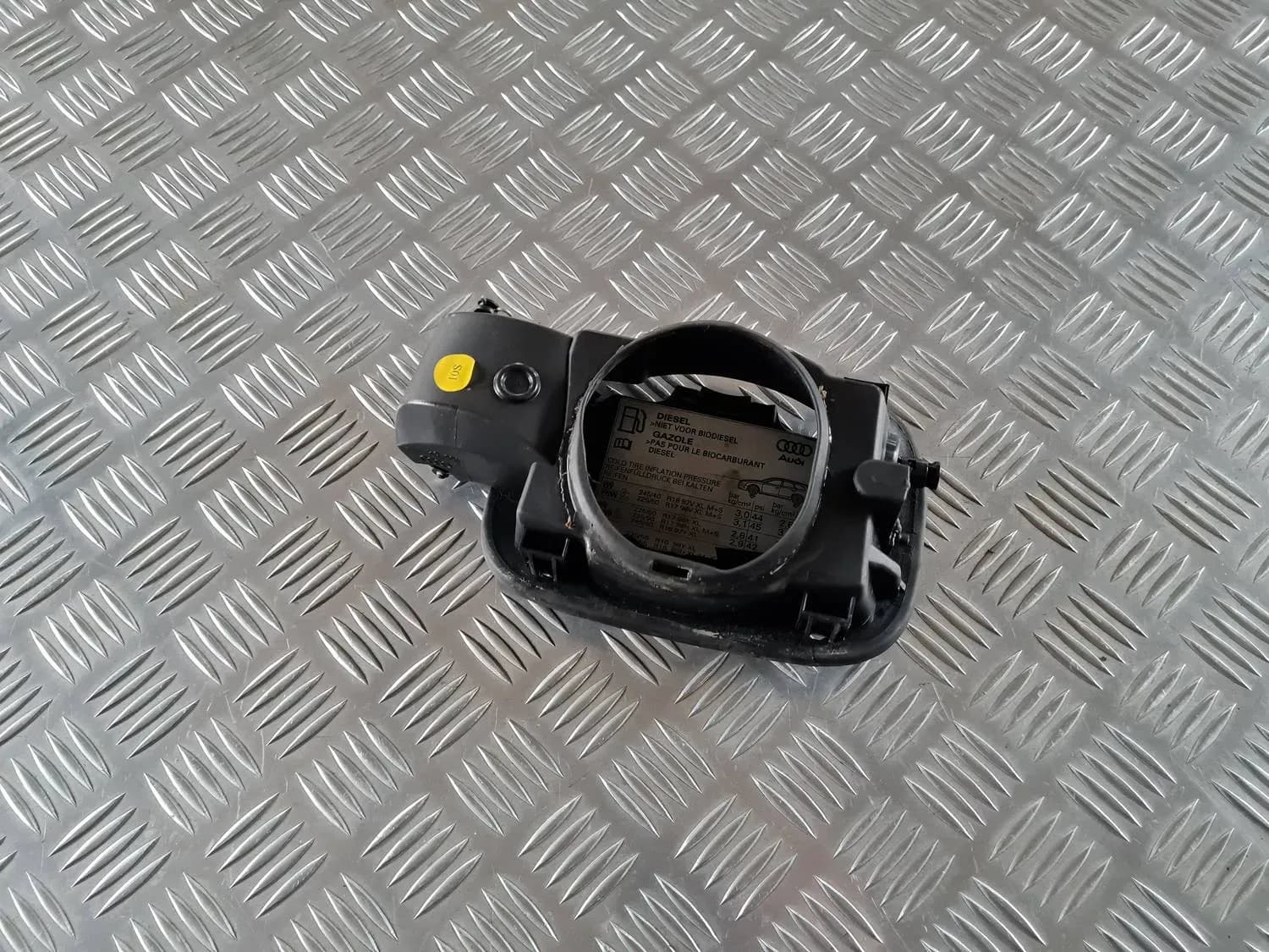Degvielas tvertnes vāks AUDI A6 2008 - foto 3