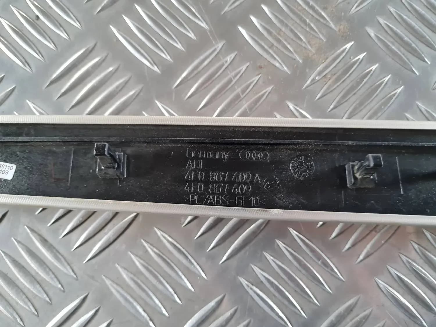 Durvju apdares uzlika AUDI A6 2008 - foto 4