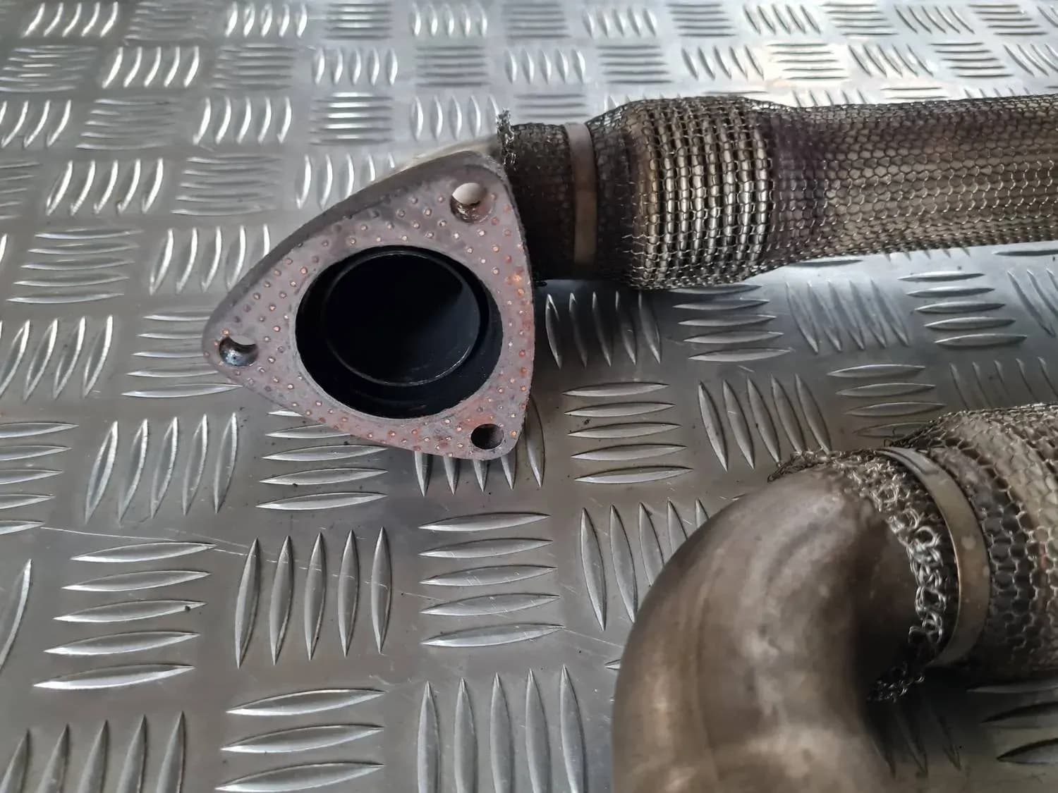 Turbīnas izplūdes caurule AUDI A6 2008 - foto 2