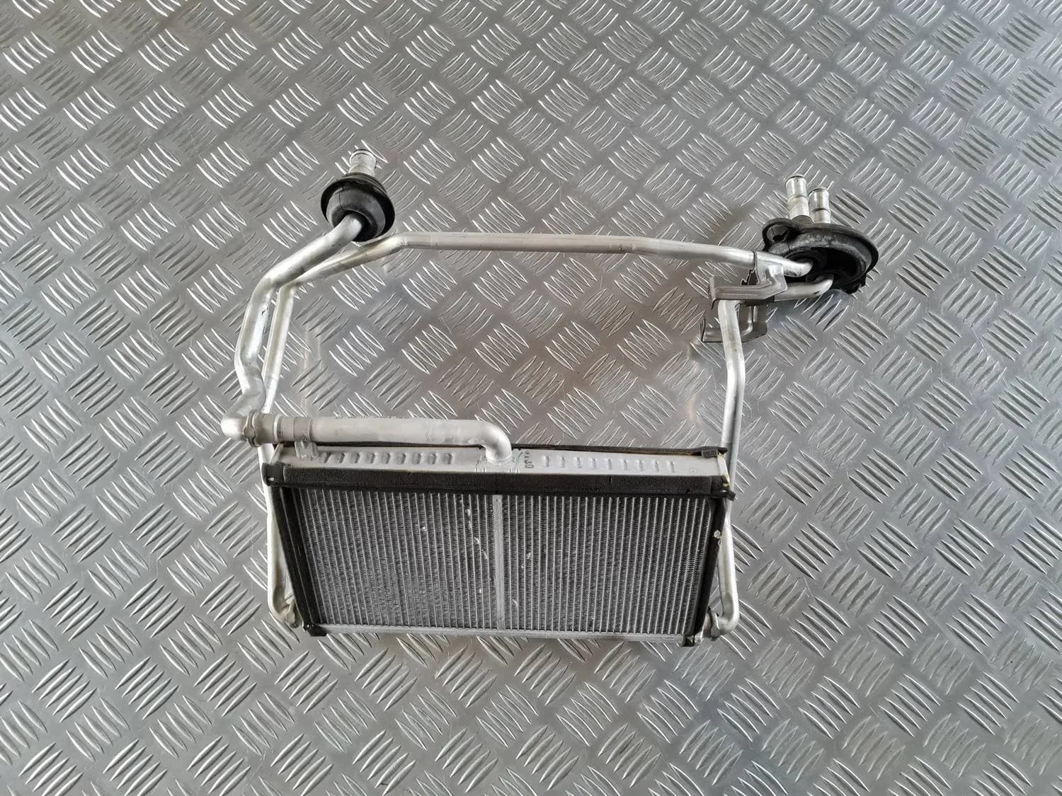 Apsildes sistēmas radiators AUDI A6 2008