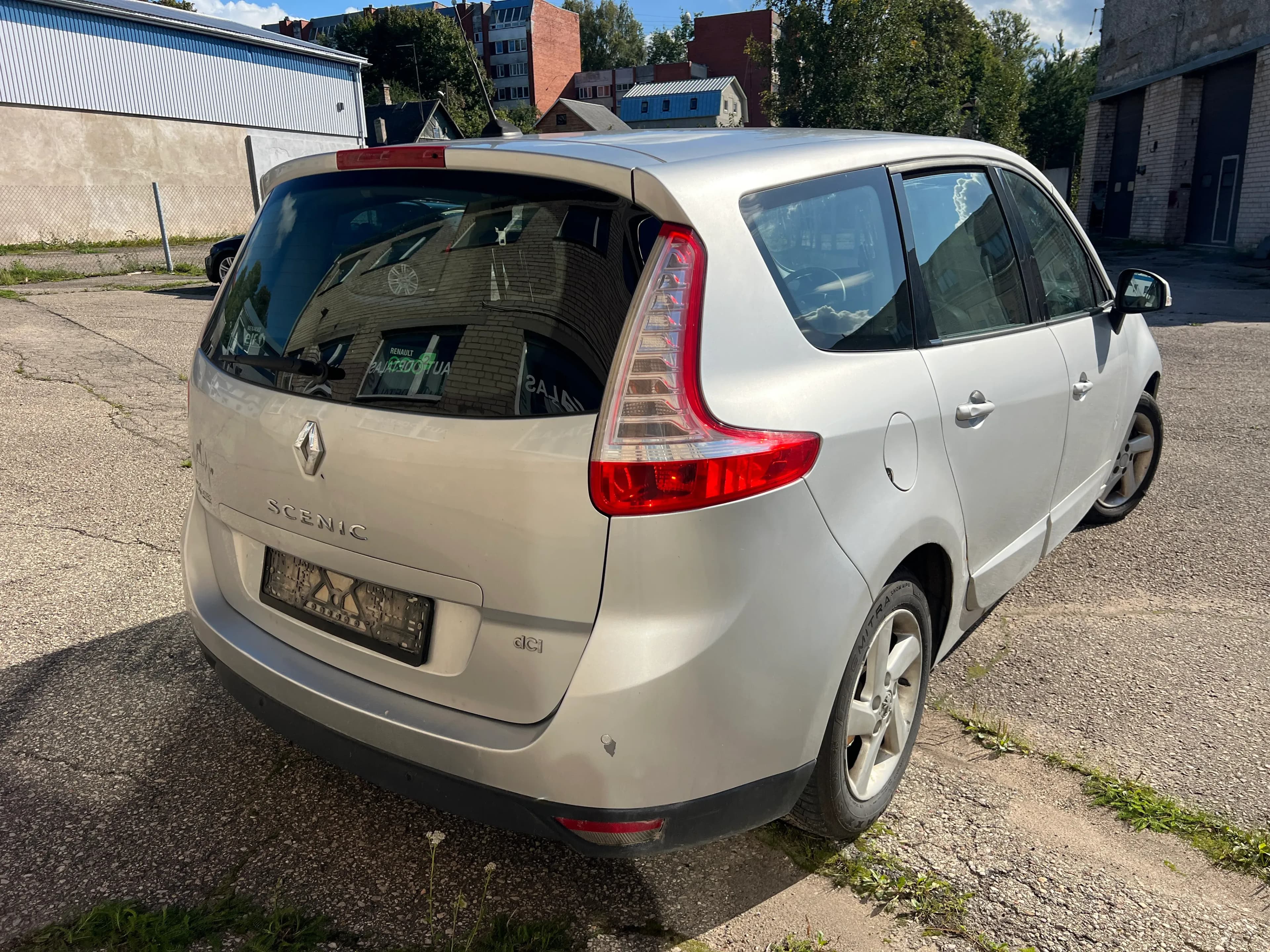 Foto izjauktais auto 1