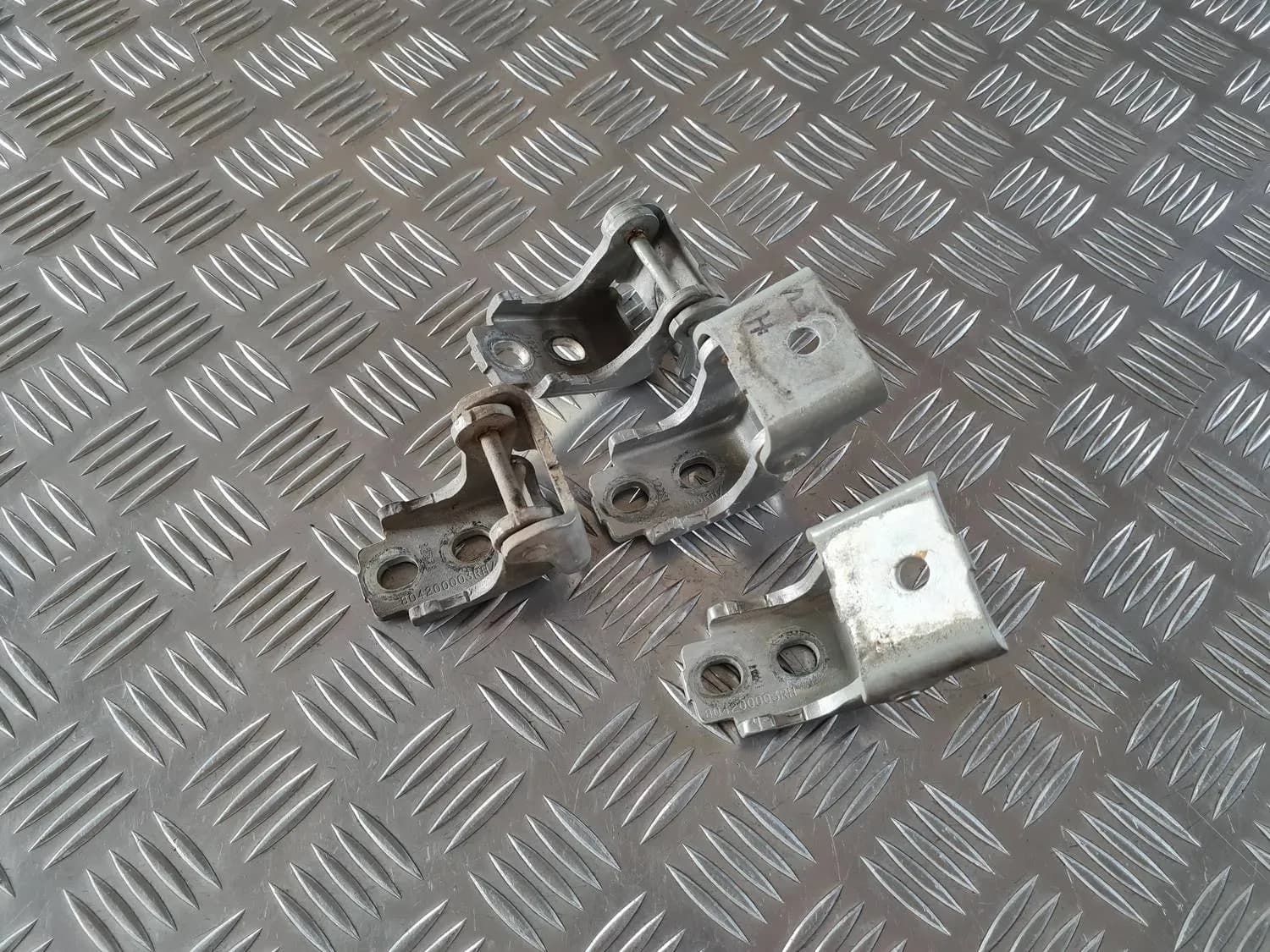 Durvju eņģe RENAULT SCENIC III 2011 - foto 1