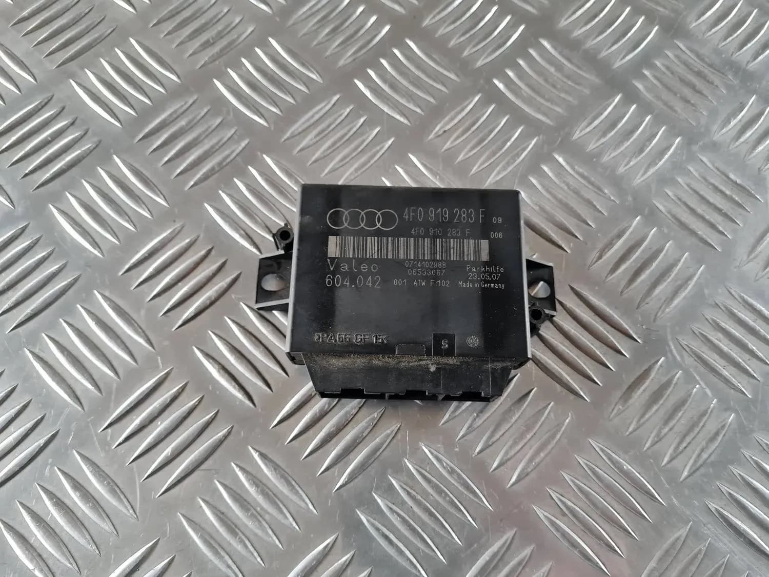 Parkošanās devēju vadības bloks AUDI A6 2008