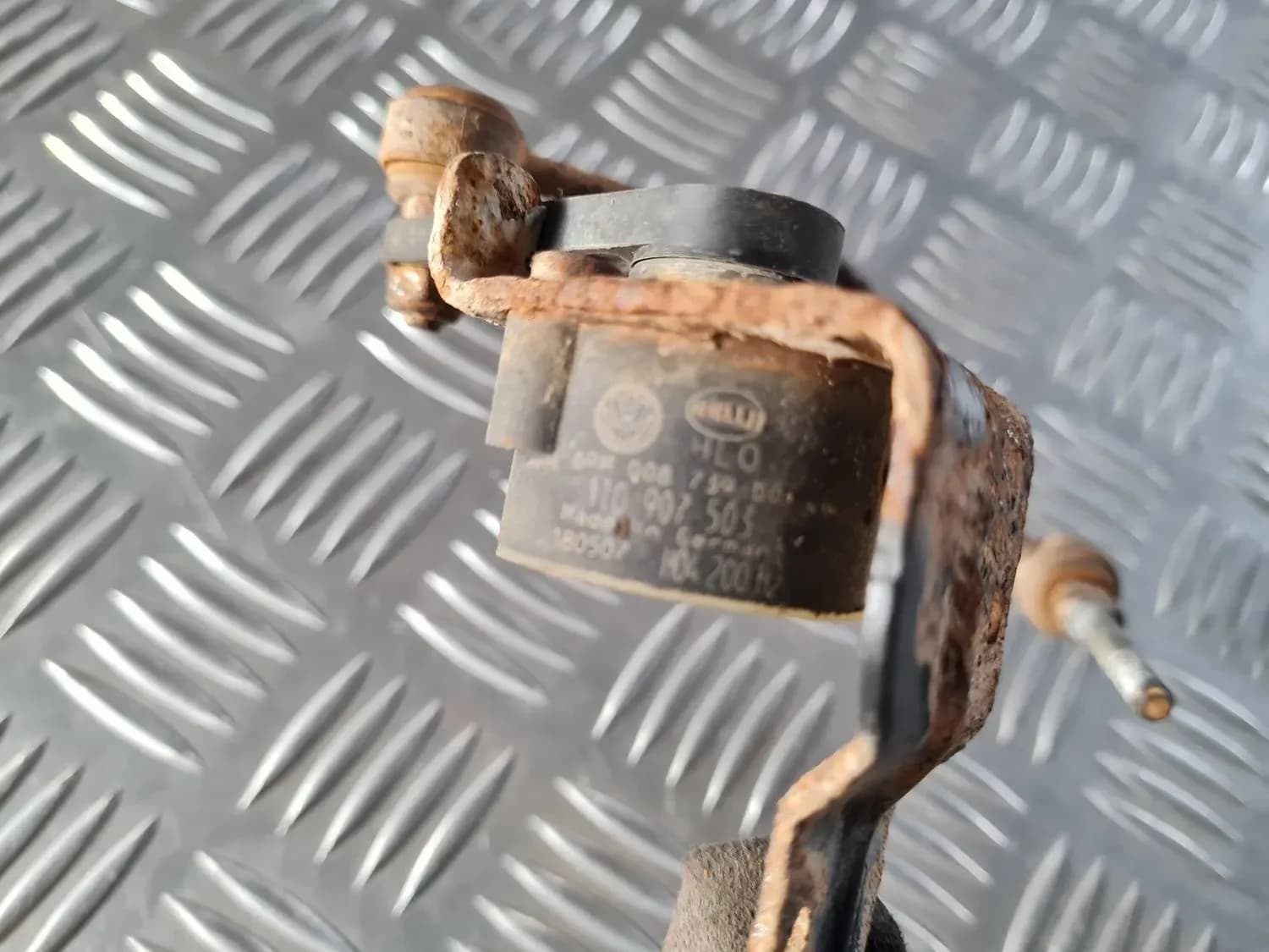 Lukturu diapazona korekcijas sensors, priekšā AUDI A6 2008 - foto 4