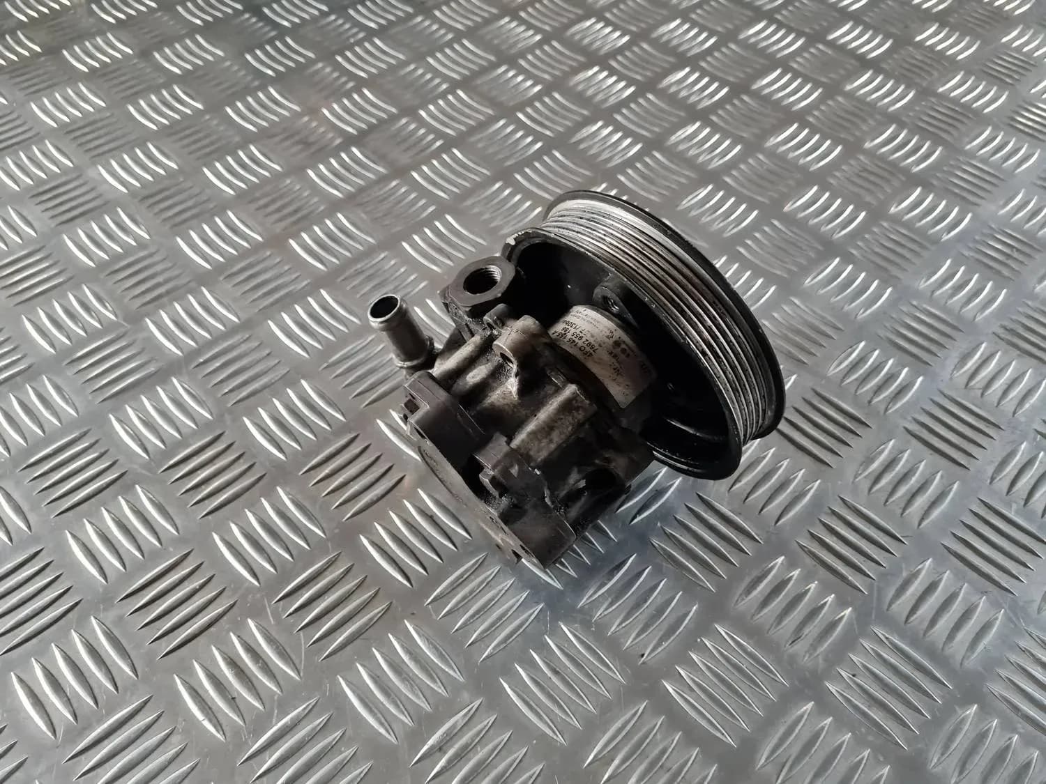 Hidrauliskais pastiprinātājs AUDI A6 2008 - foto 4