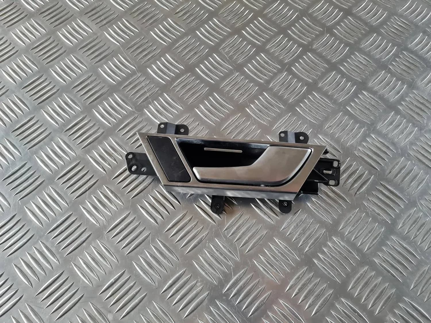 Salona durvju rokturis, aizmugures labais AUDI A6 2008