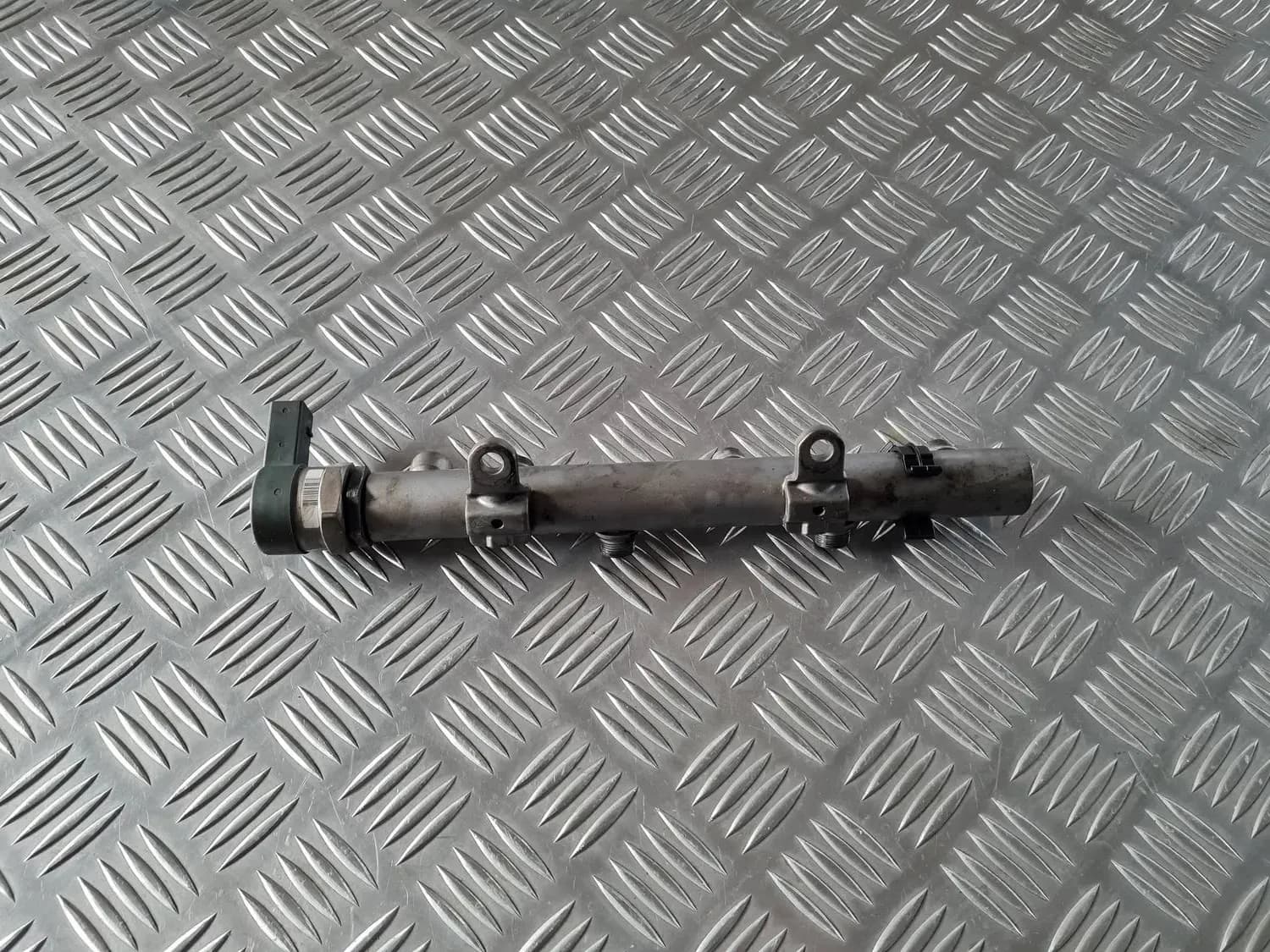Degvielas sadales caurule AUDI A6 2008 - foto 3
