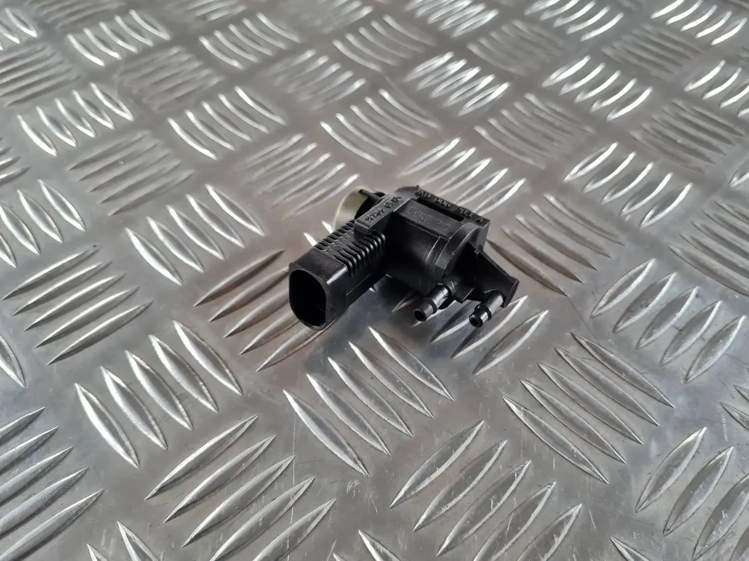 Solenoīda vakuuma vārsts AUDI A6 2008 - foto 2