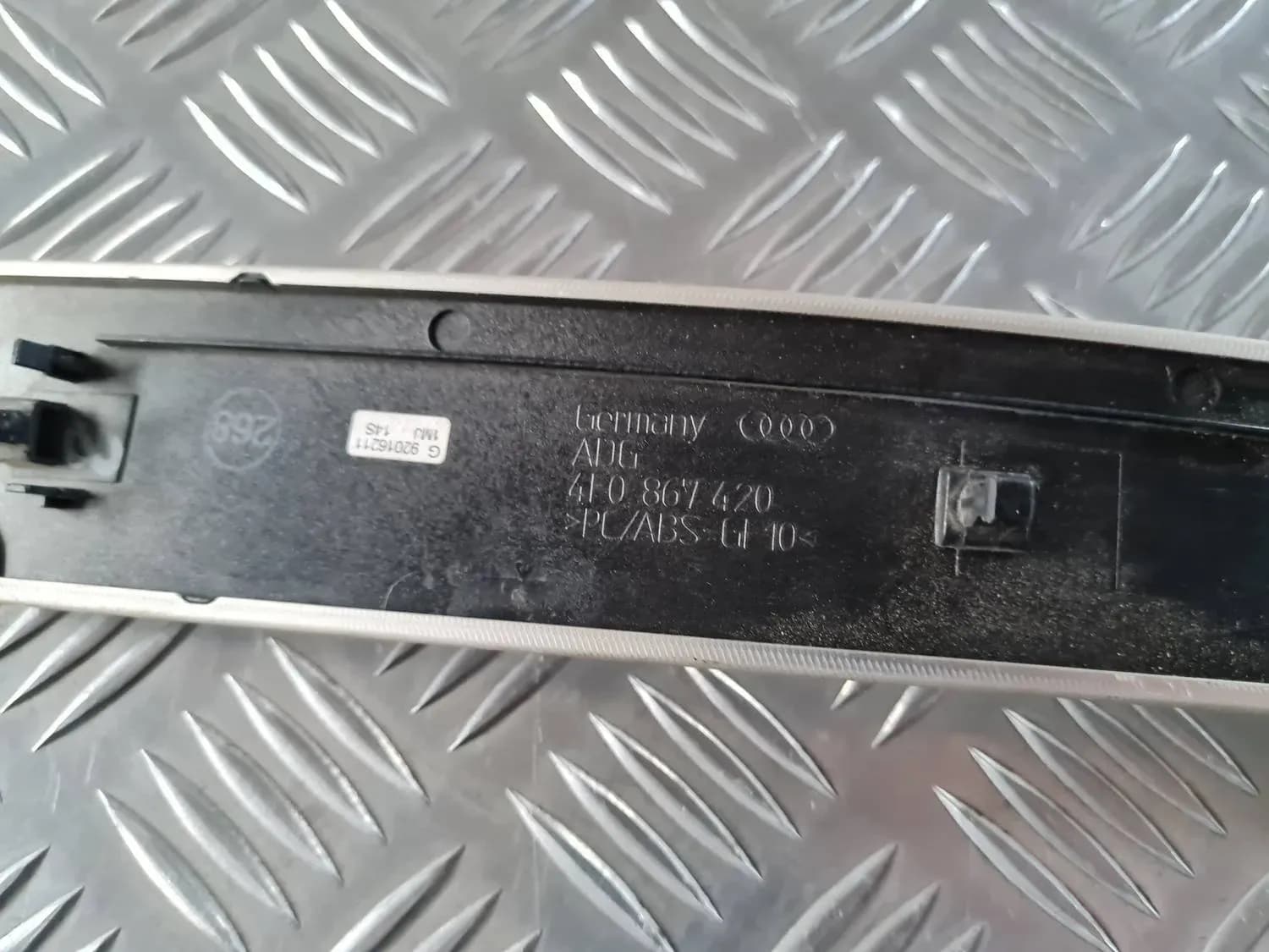 Durvju apdares uzlika AUDI A6 2008 - foto 2