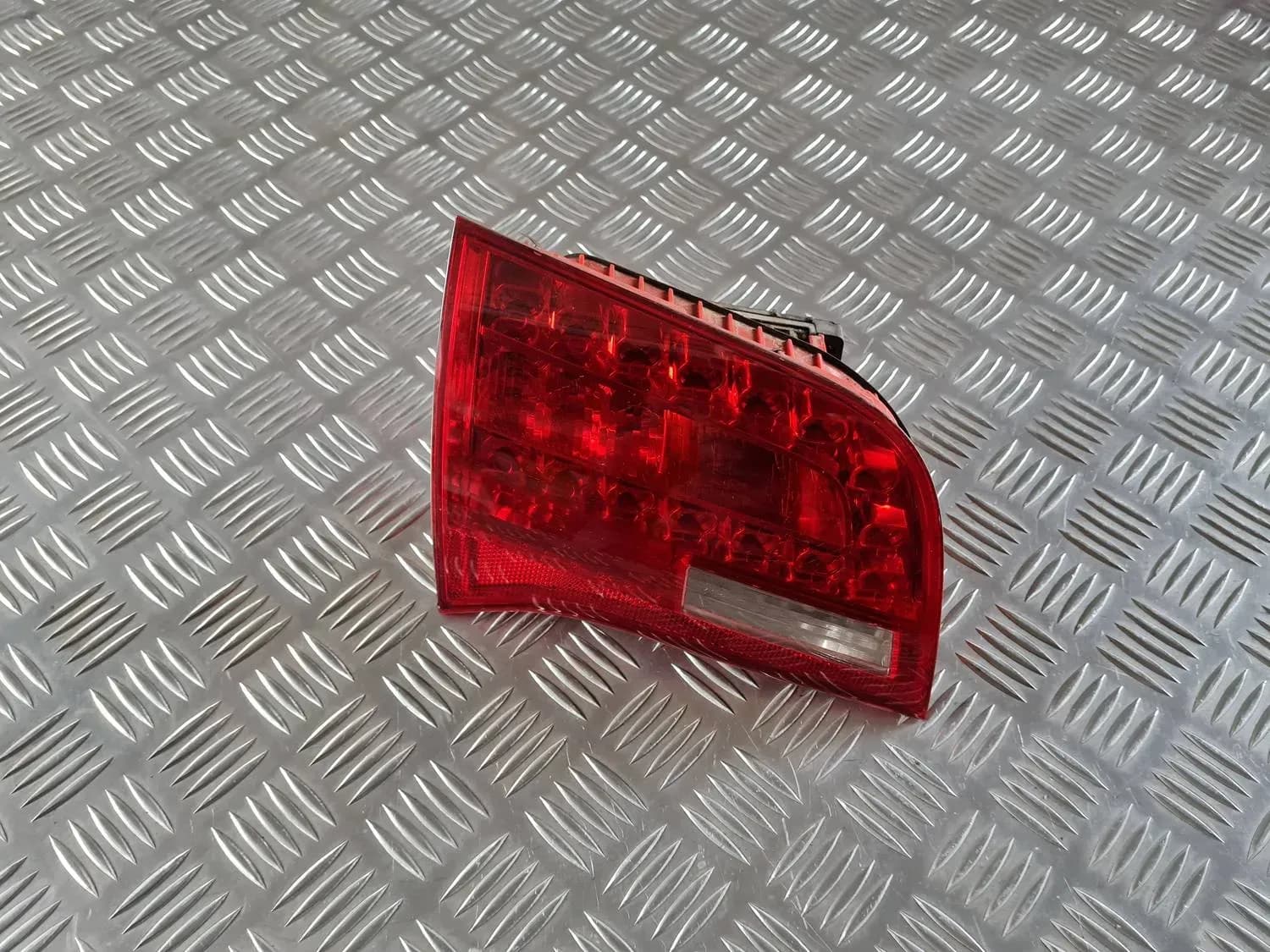 Bagāžnieka vāka kreisais lukturis AUDI A6 2008