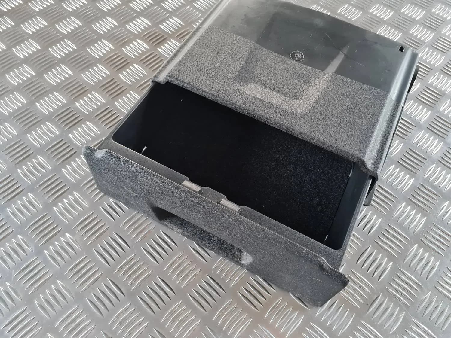 Mantu glabāšanas nodalījums gridā RENAULT SCENIC III 2011