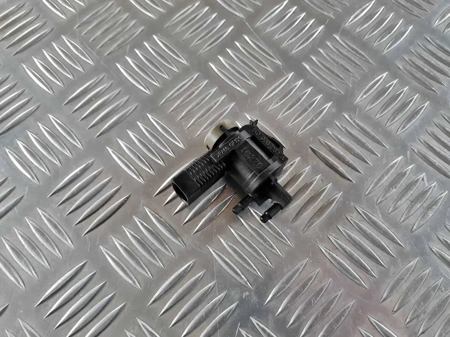 Solenoīda vakuuma vārsts AUDI A6 2008 - foto 3