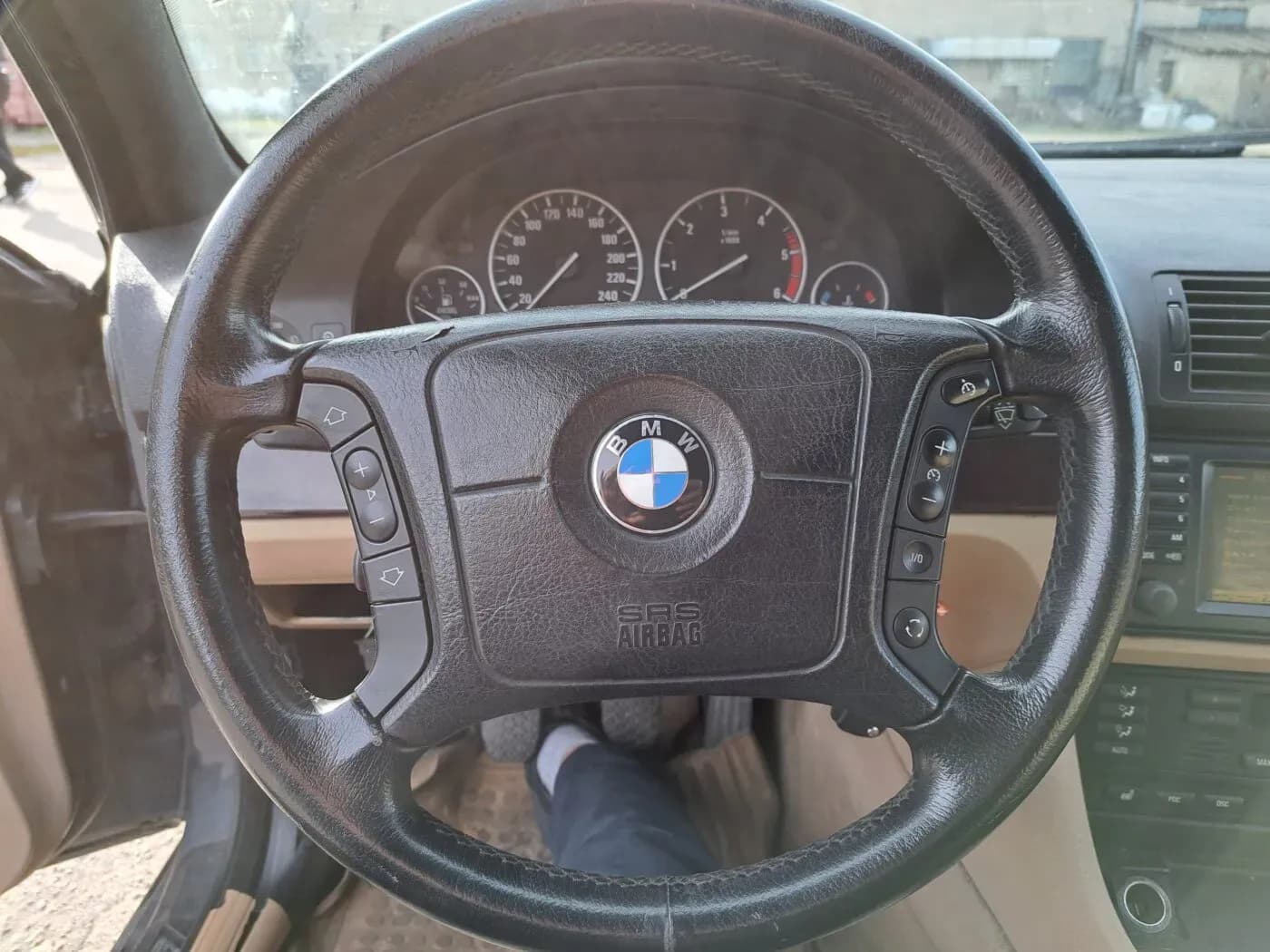 Foto izjauktais auto 1