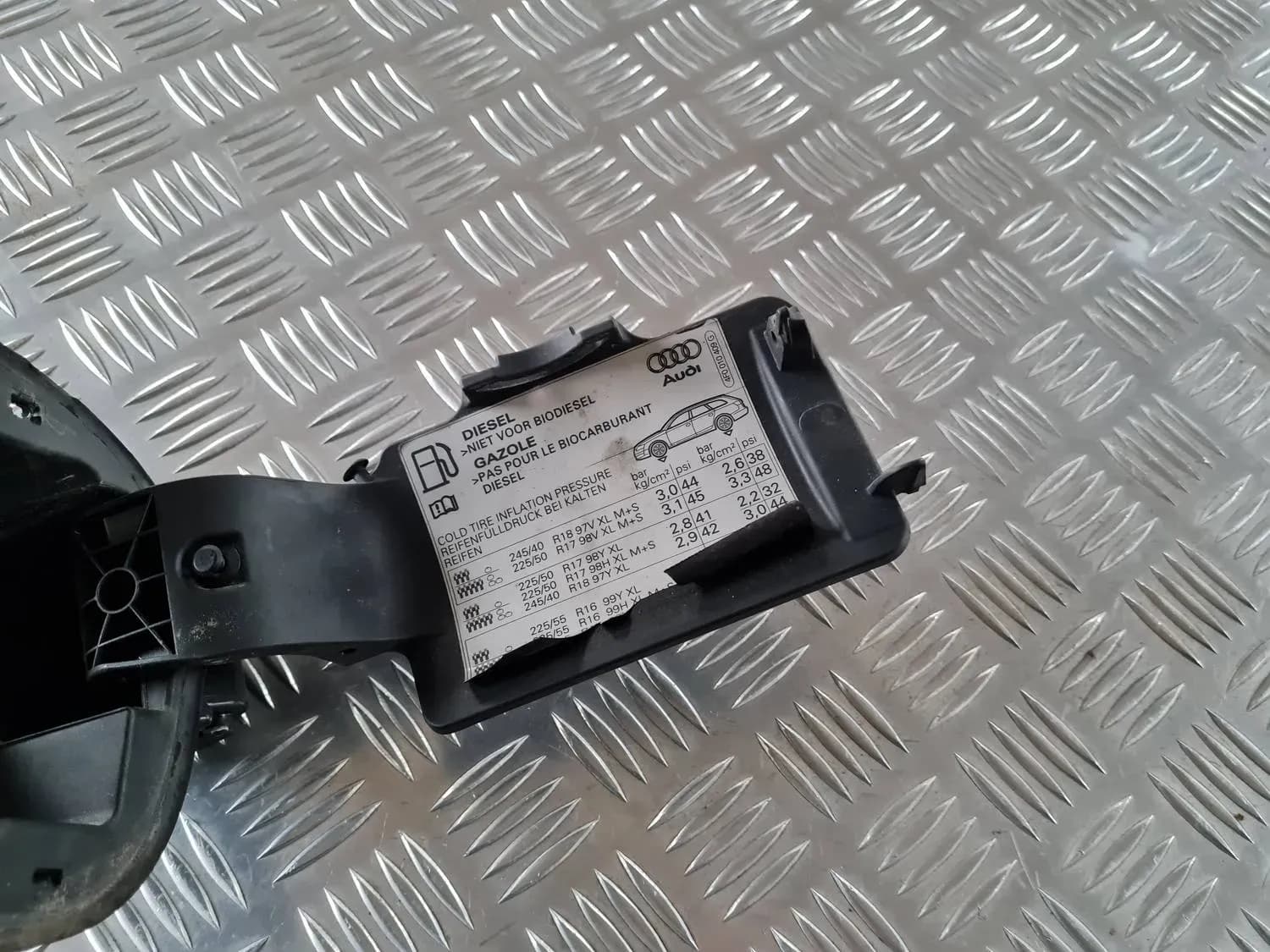 Degvielas tvertnes vāks AUDI A6 2008 - foto 5