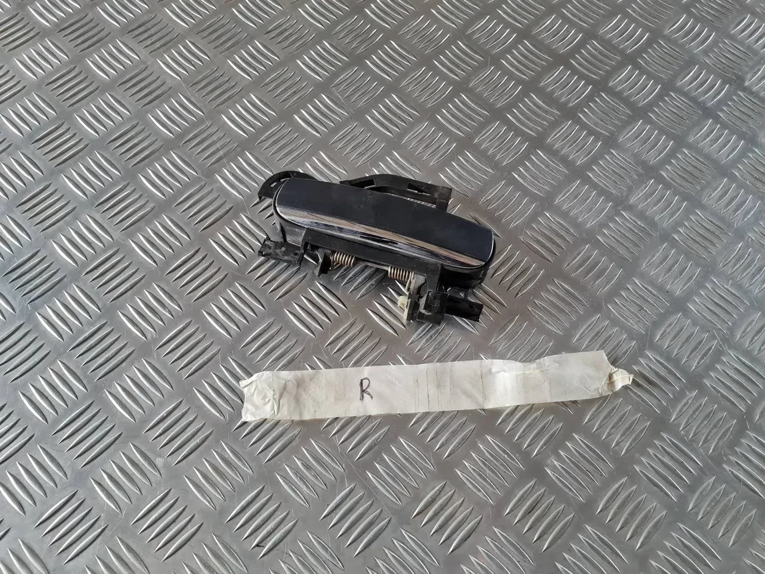 Aizmugurējāis labais durvju rokturis AUDI A6 2008