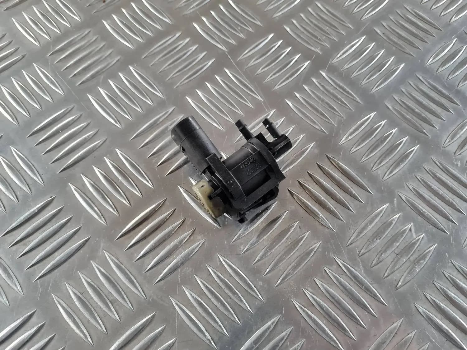 Solenoīda vakuuma vārsts AUDI A6 2008
