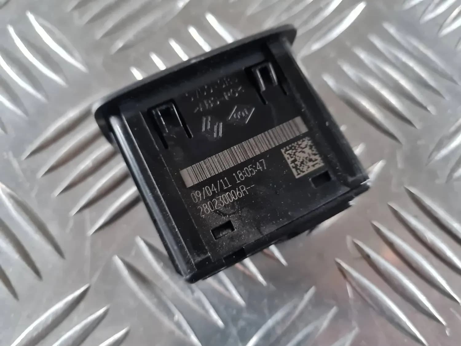 USB/AUX adapteris RENAULT SCENIC III 2011 - foto 2