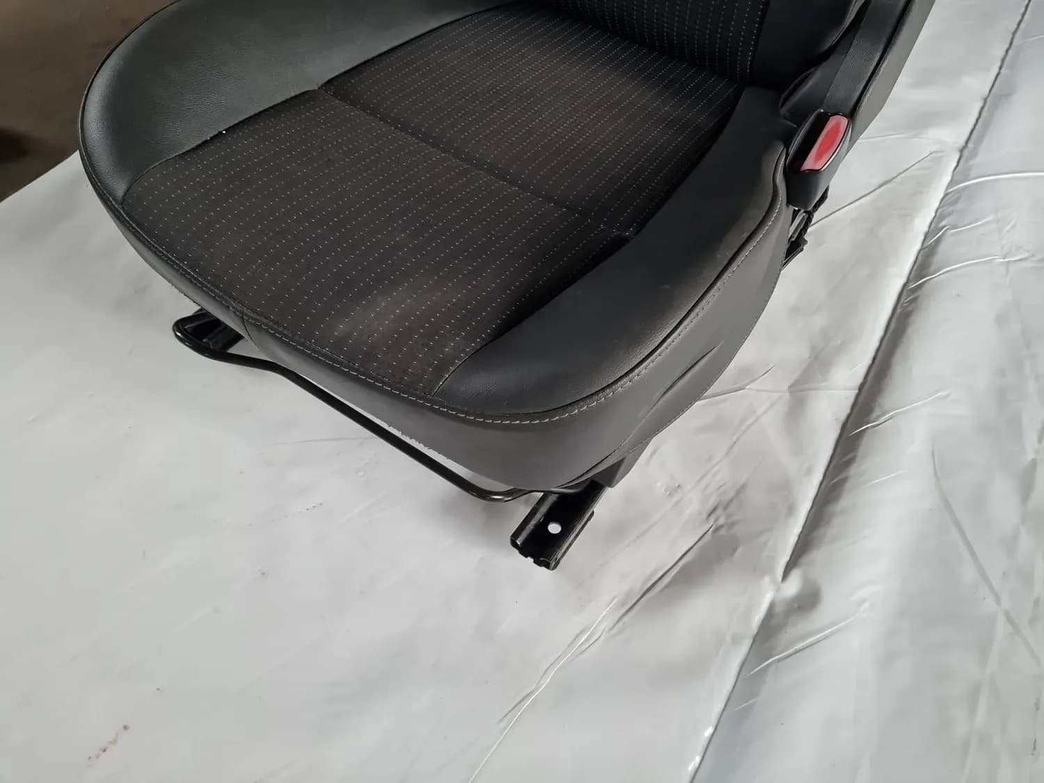 Priekšējais labais sēdeklis RENAULT SCENIC III 2011 - foto 4