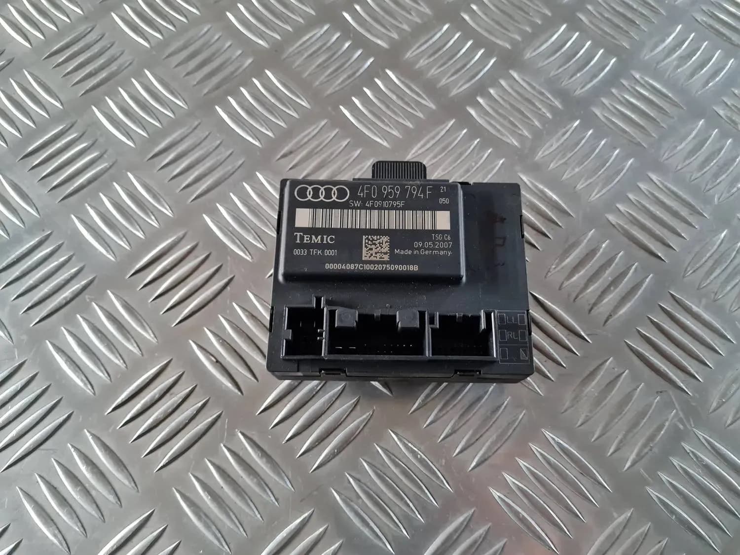 Aizmugurējo labo durvju vadības bloks AUDI A6 2008