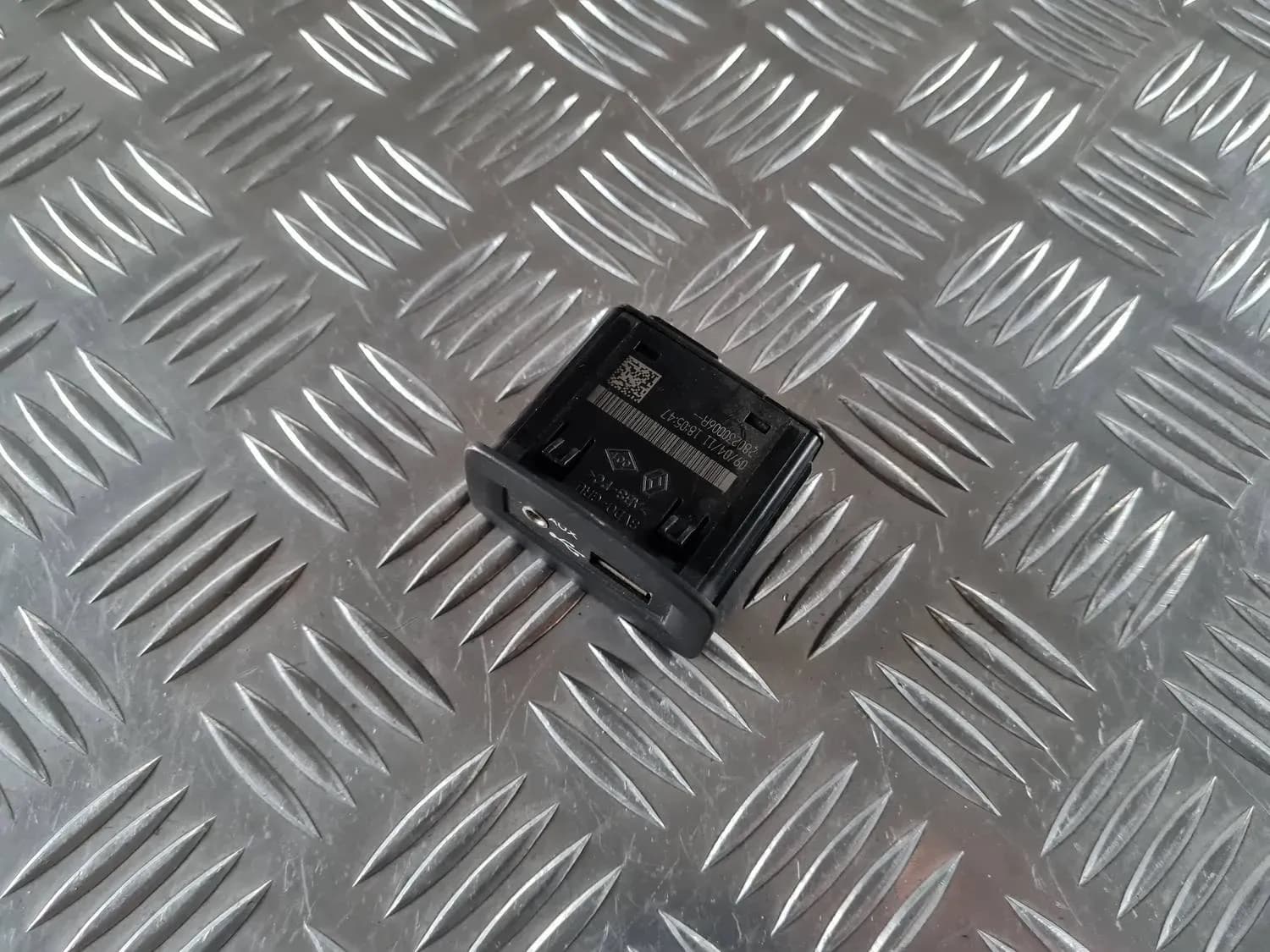 USB/AUX adapteris RENAULT SCENIC III 2011 - foto 3
