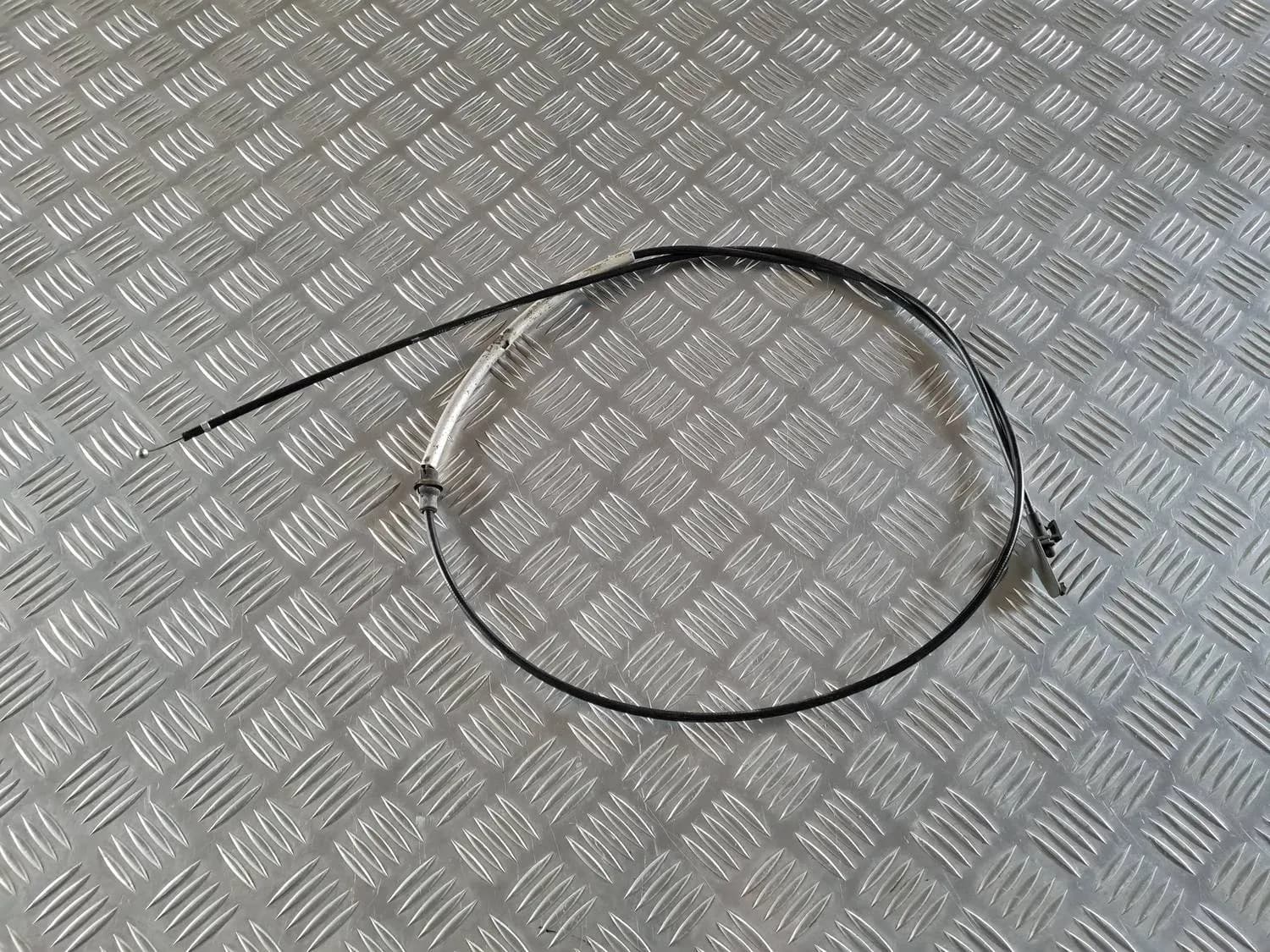 Pārsega slēdzenes trose AUDI A6 2008