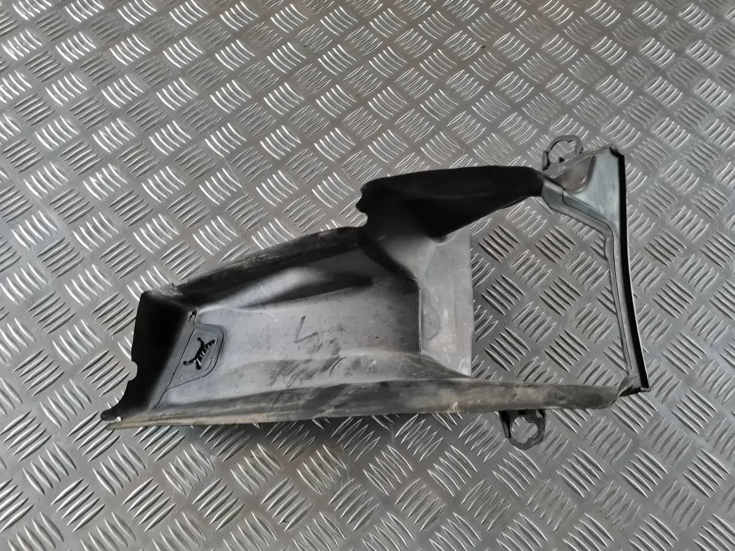 Ieplūdes gaisa deflektors, pa kreisi AUDI A6 2008