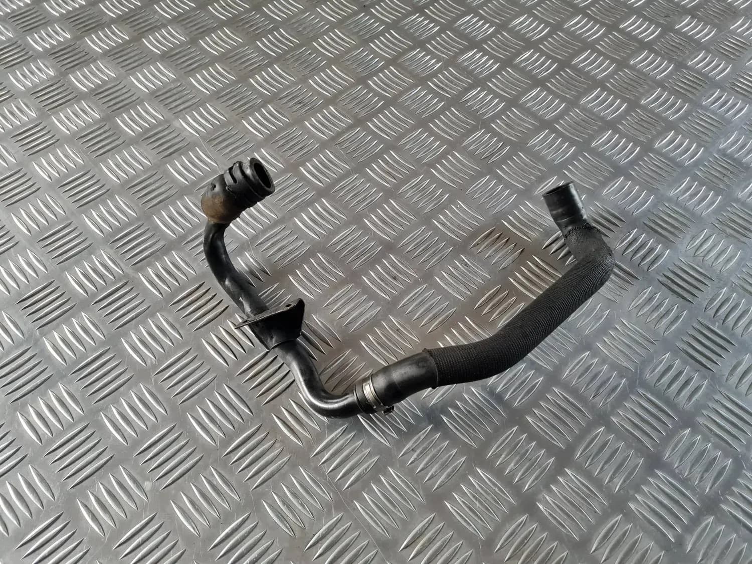 Kartera ventilācijas caurule AUDI A6 2008