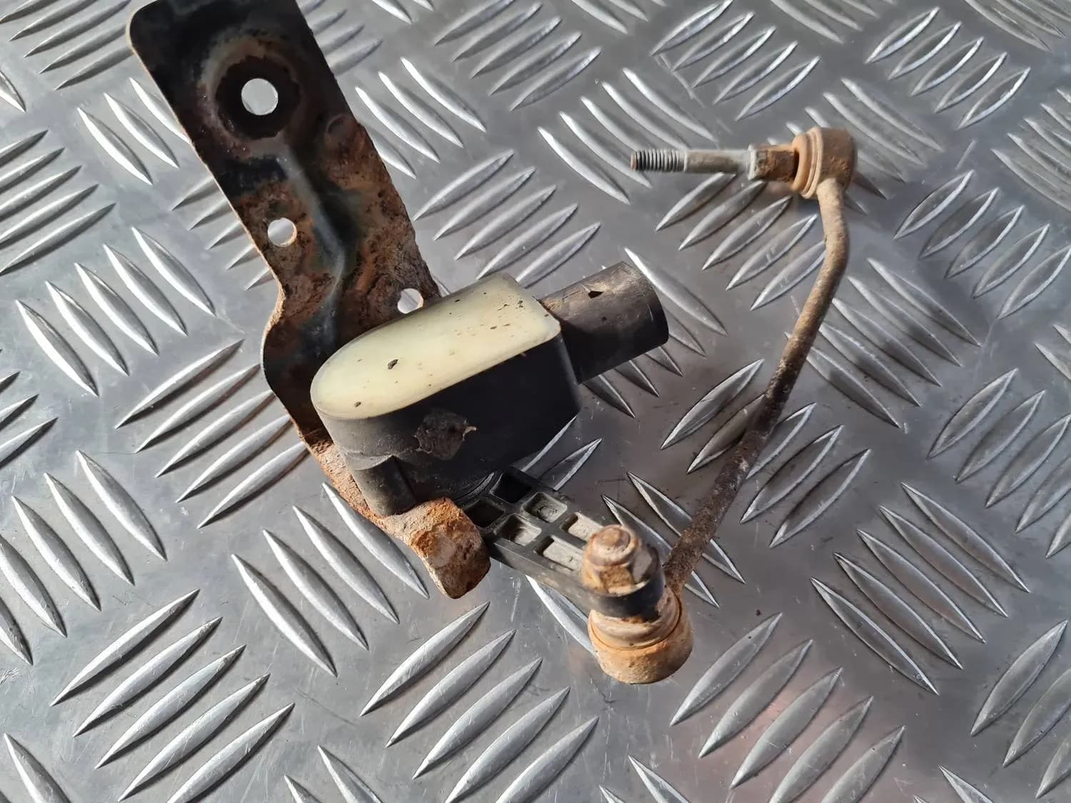 Lukturu diapazona korekcijas sensors, priekšā AUDI A6 2008 - foto 3