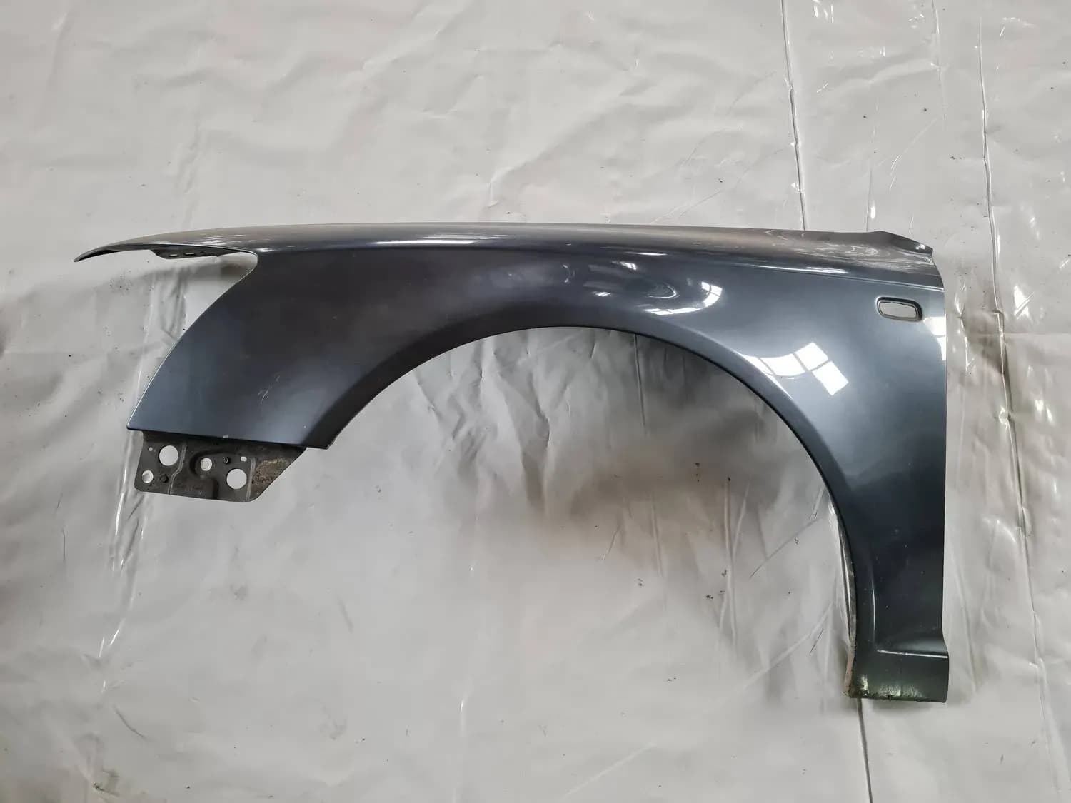 Priekšējais kreisais spārns AUDI A6 2008