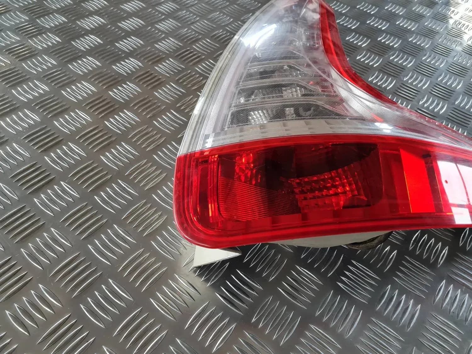 Aizmugurējais labais lukturis RENAULT SCENIC III 2011 - foto 3