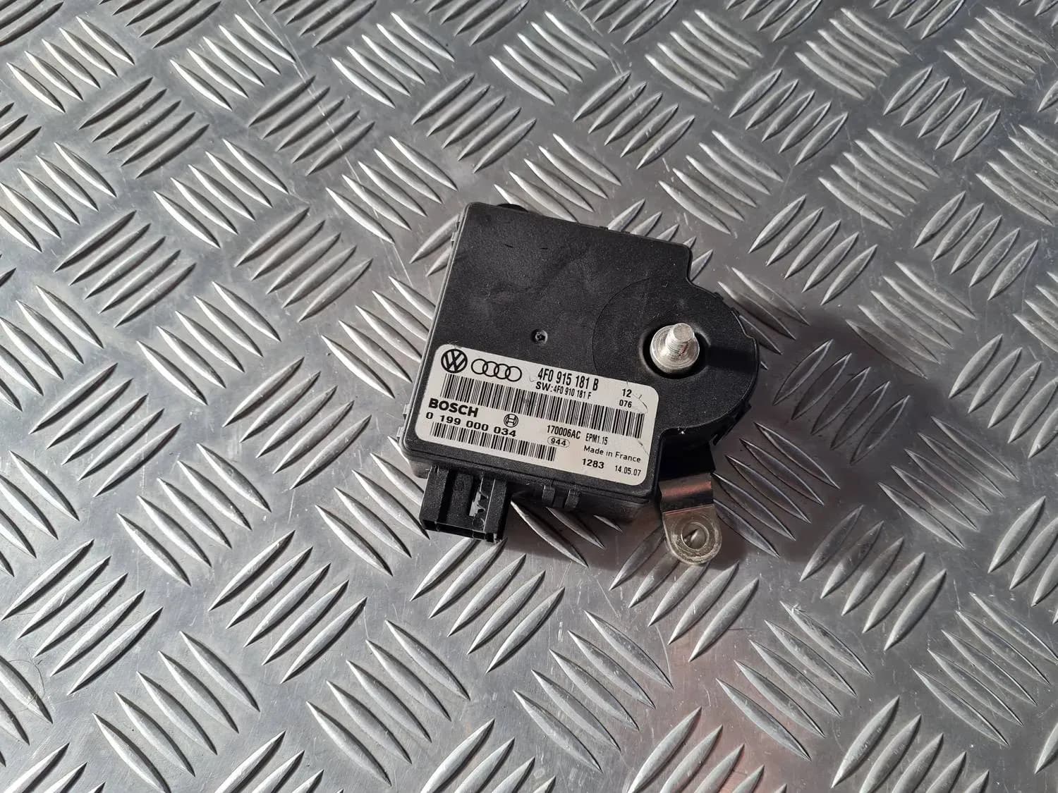 Akumulatora vadības bloks AUDI A6 2008