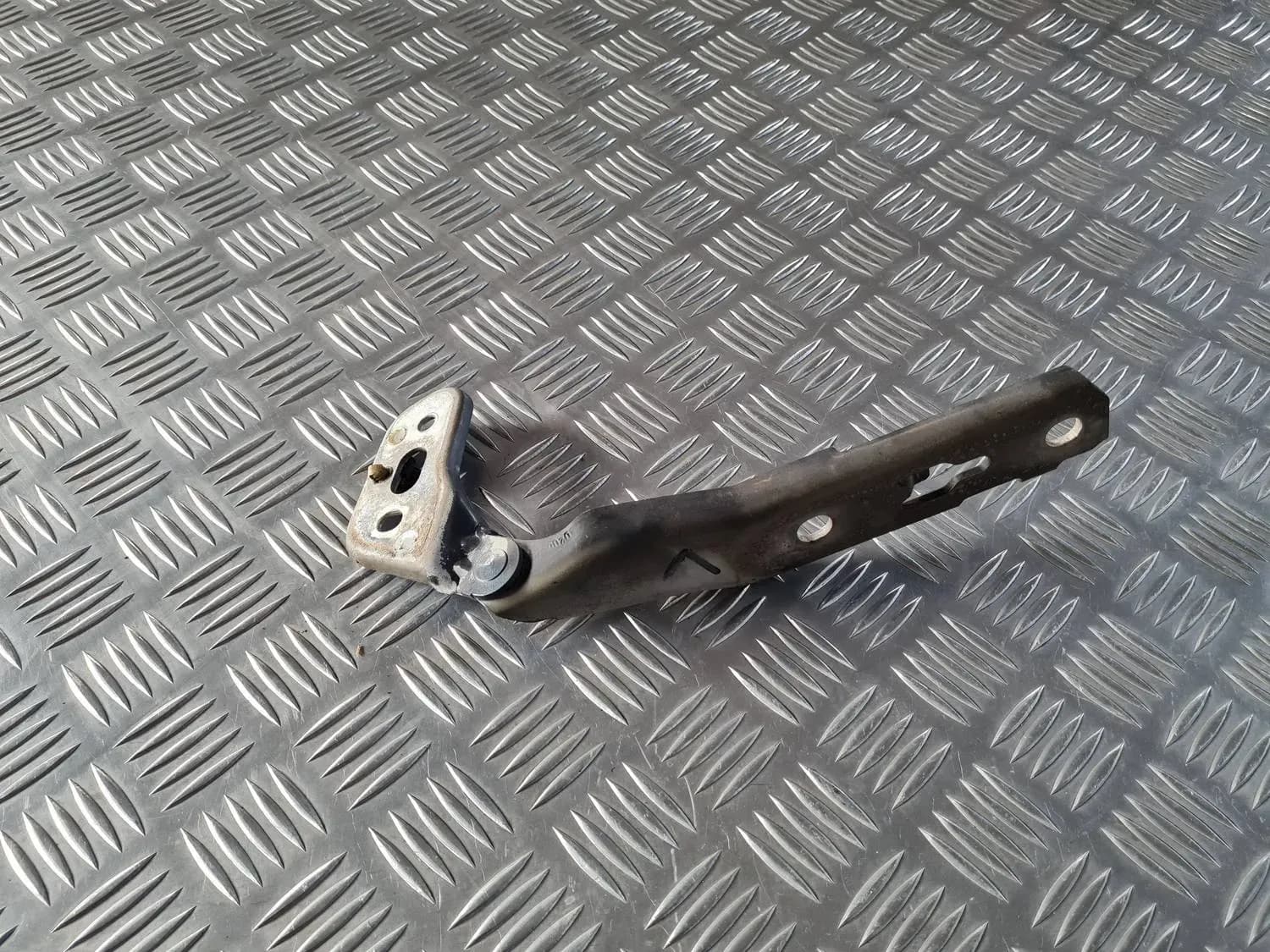 Pārsega eņģe, pa kreisi AUDI A6 2008