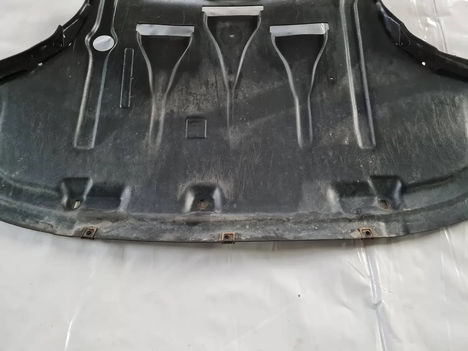 Dzinēja aizsargs AUDI A6 2008 - foto 5